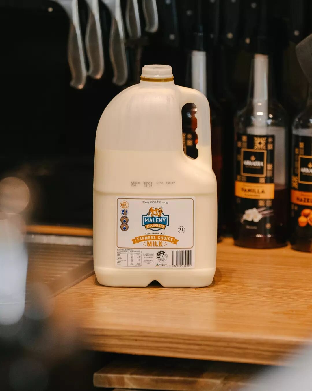 Proud to pour local! 🥛 Lucky to have award-winning Maleny Dairies just a stone's throw away. Freshest milk in our brews while backing our amazing local farmers and businesses. That&rsquo;s a win-win! 

#SupportLocal #MalenyDairies #FarmFreshMilk #Lo