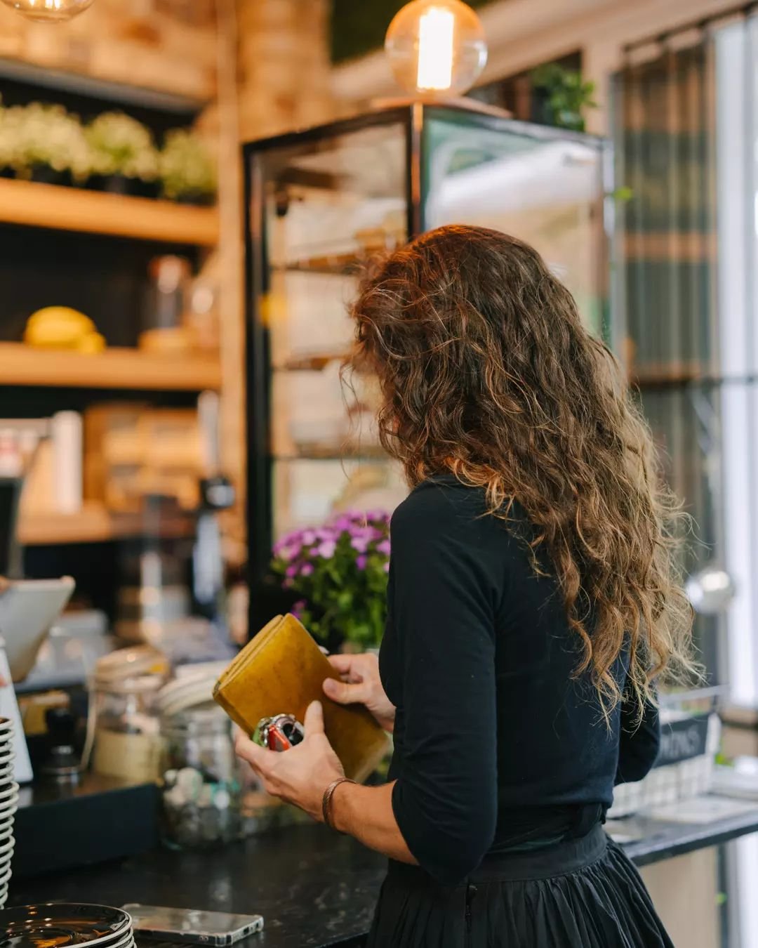 Every detail matters in crafting the perfect brew ☕️🌱 From the grind to the pour, our team's dedication is what makes each cup from #ConceptCoffee truly special. 

#BaristaLife #CoffeeArt #MalenyCoffee #CraftedWithCare #CafeCulture