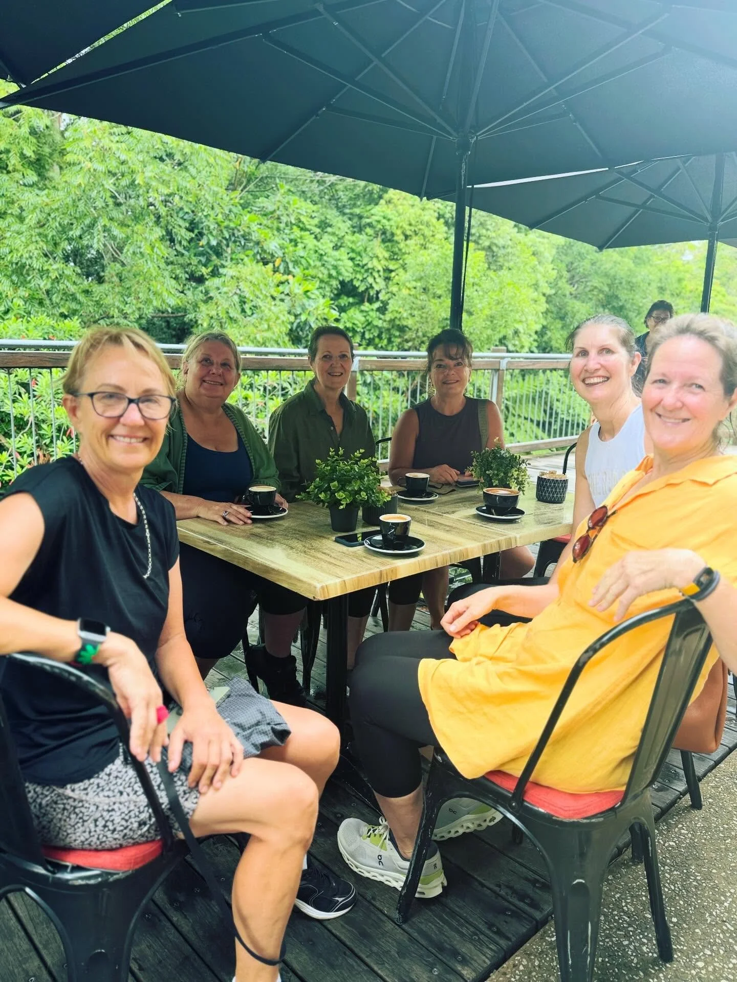 ✨ Morning catchups with friends ✨ 🤗 @conceptcoffeemaleny 
#morningcoffee #coffeewithfriends #mondaymorning