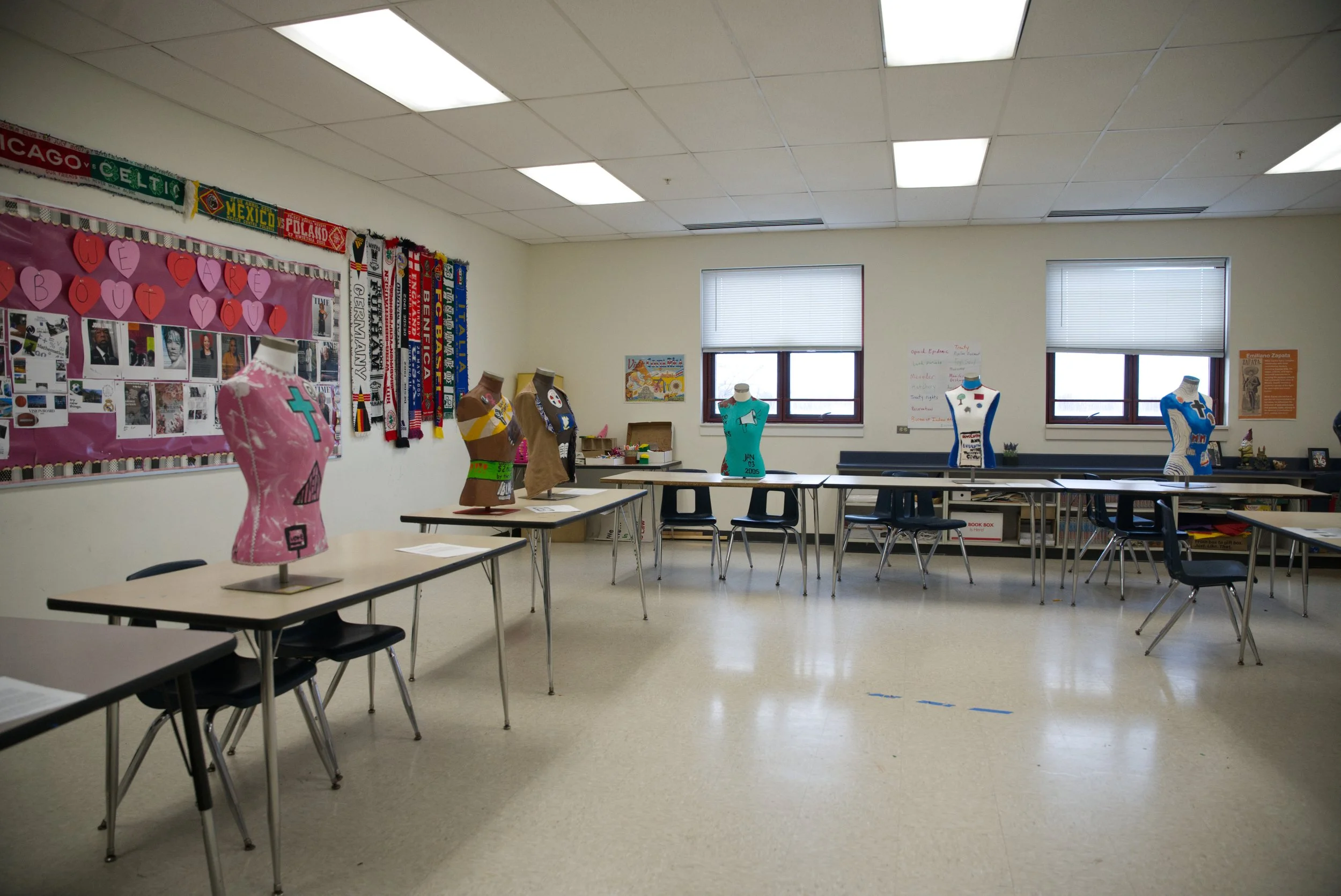  Students from a 7 &amp; 8th grade social justice class at Freedom Middle School participated in &nbsp;painting and adorning mannequins to honor the activists that have moved the world in a better direction. Efrain Soriano/ Cicero Independiente 