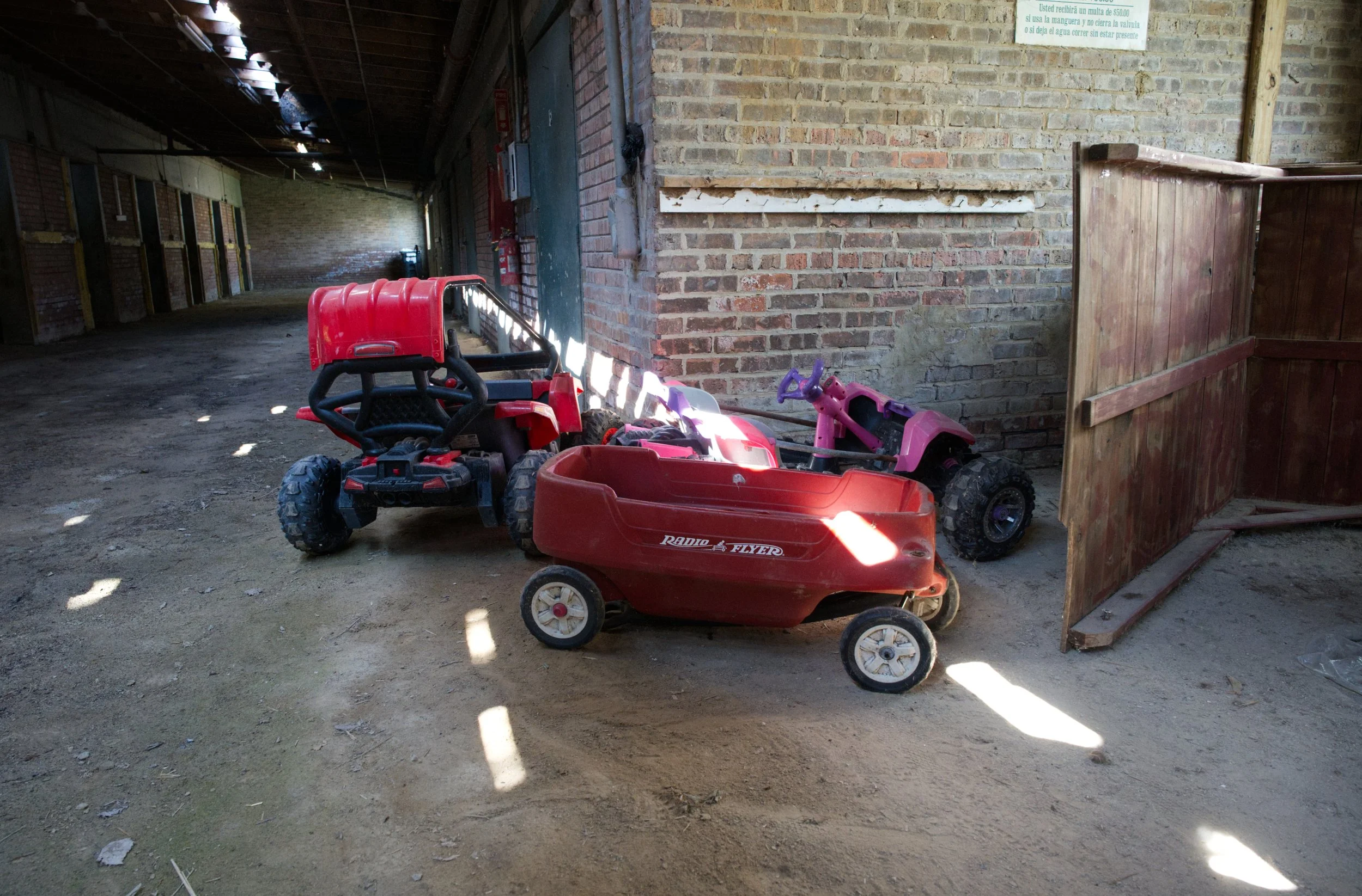  A children's wagon and toy cars left behind in an abandoned stable that was mostly used for storage in Stickney, Ill., near Cicero, on August 28, 2026.&nbsp; Efrain Soriano/ Cicero Independinete 