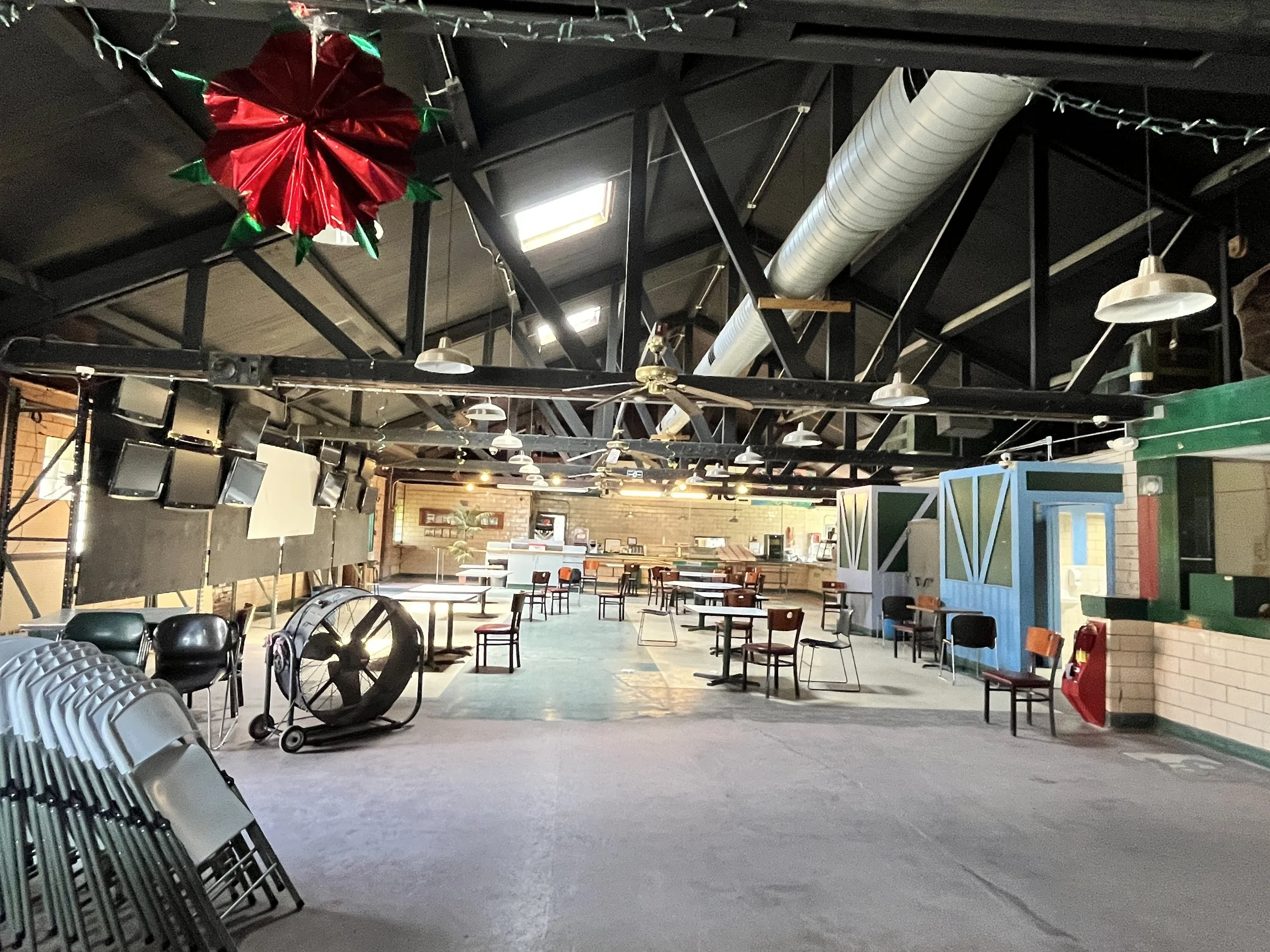  The empty community hall that doubled as a restaurant for the residents of the back stretch at Hawthorne in Stickney, Ill, near Cicero, on August 7, 2026.&nbsp; Efrain Soriano/ Cicero Independiente 