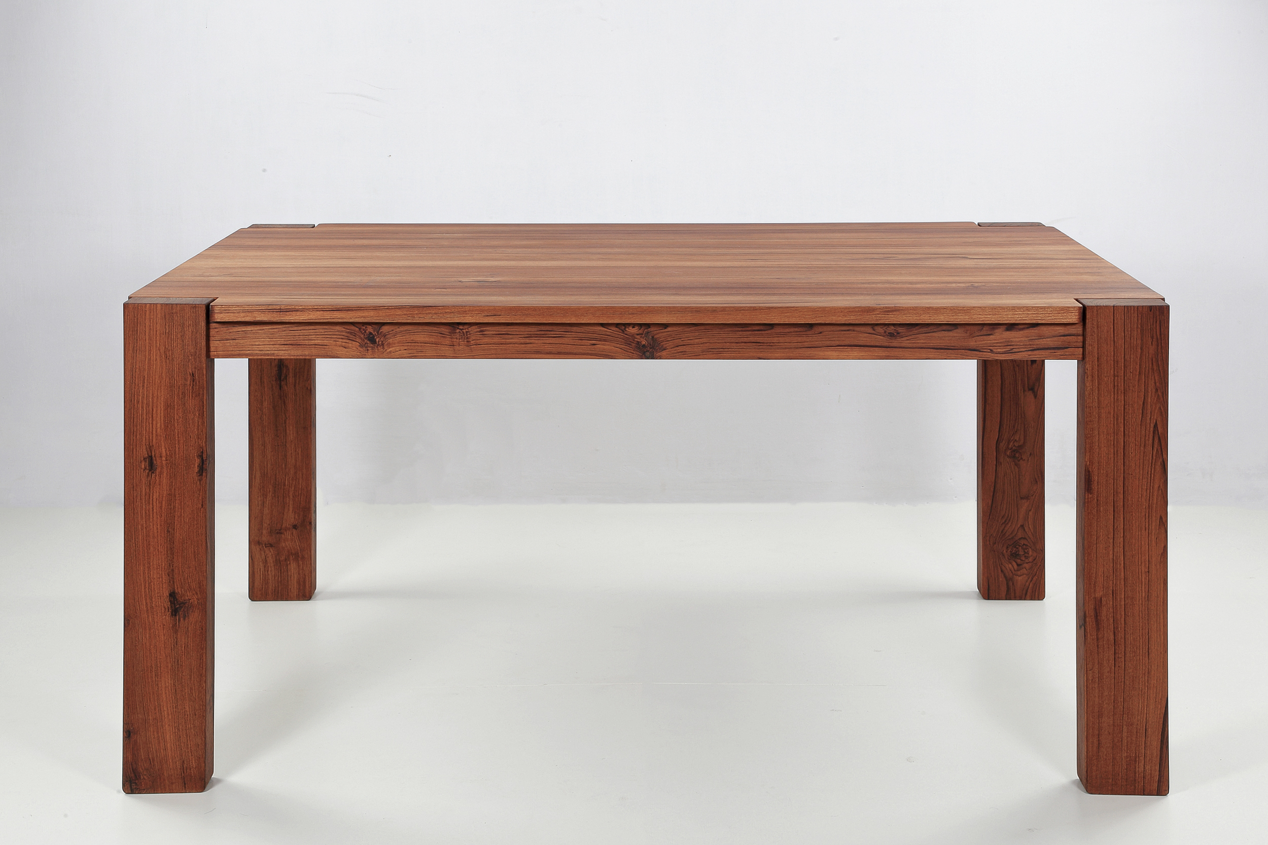 SOLID WOOD DINING TABLE_01.JPG