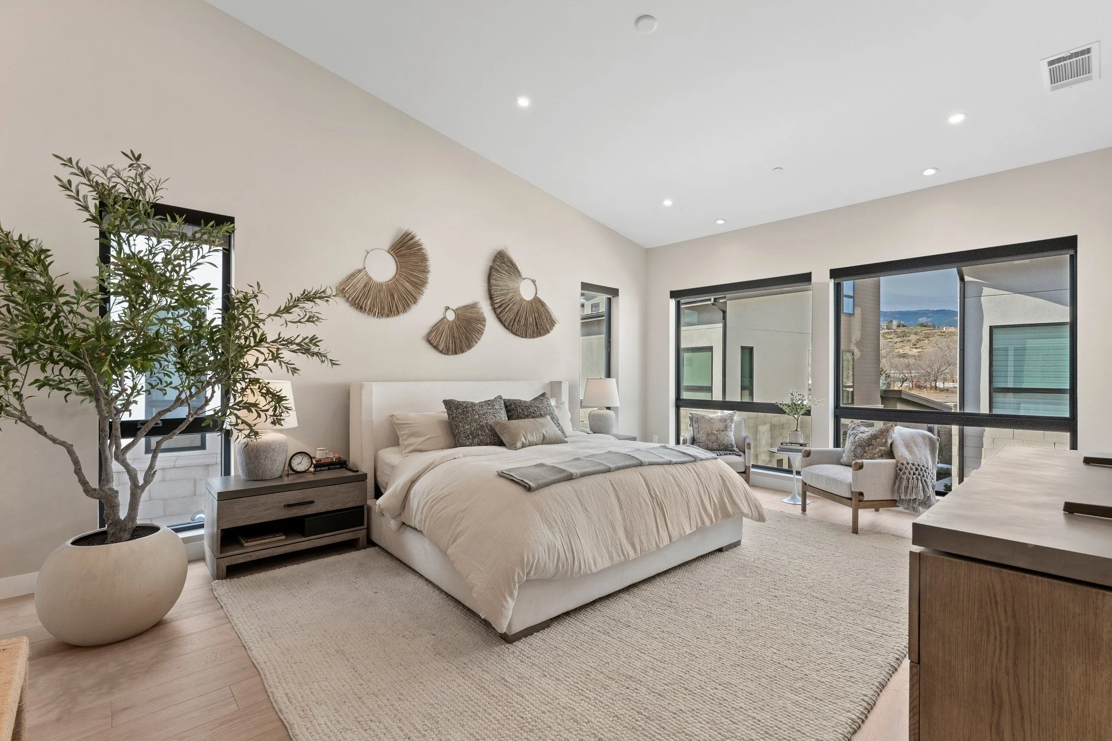 Okay, but how do you choose a favorite room when the entire place looks like this? 😍

Enjoy these interiors from yesterday's twilight terrace property! This captivating condo is THE definition of "stunning inside and out" 👏

🏡 40 Campoli