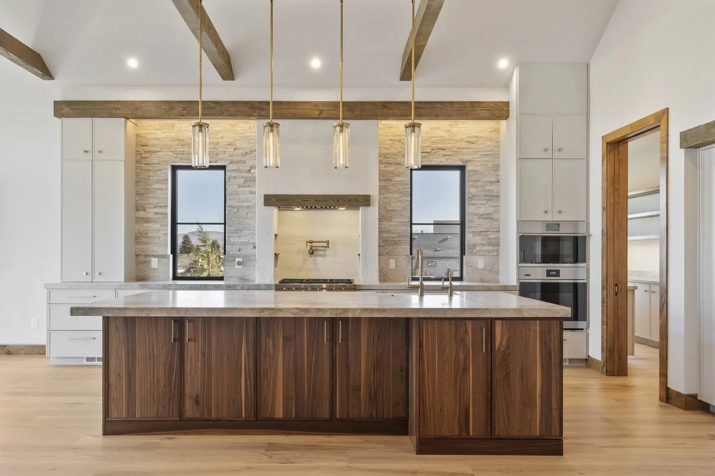 When it comes to curating and capturing a brilliantly designed space, it takes a village!

As industry professionals, creative collaboration helps us all bring out the best in each other. And let's be real...it's also just a ton of fun 👏

We were ho