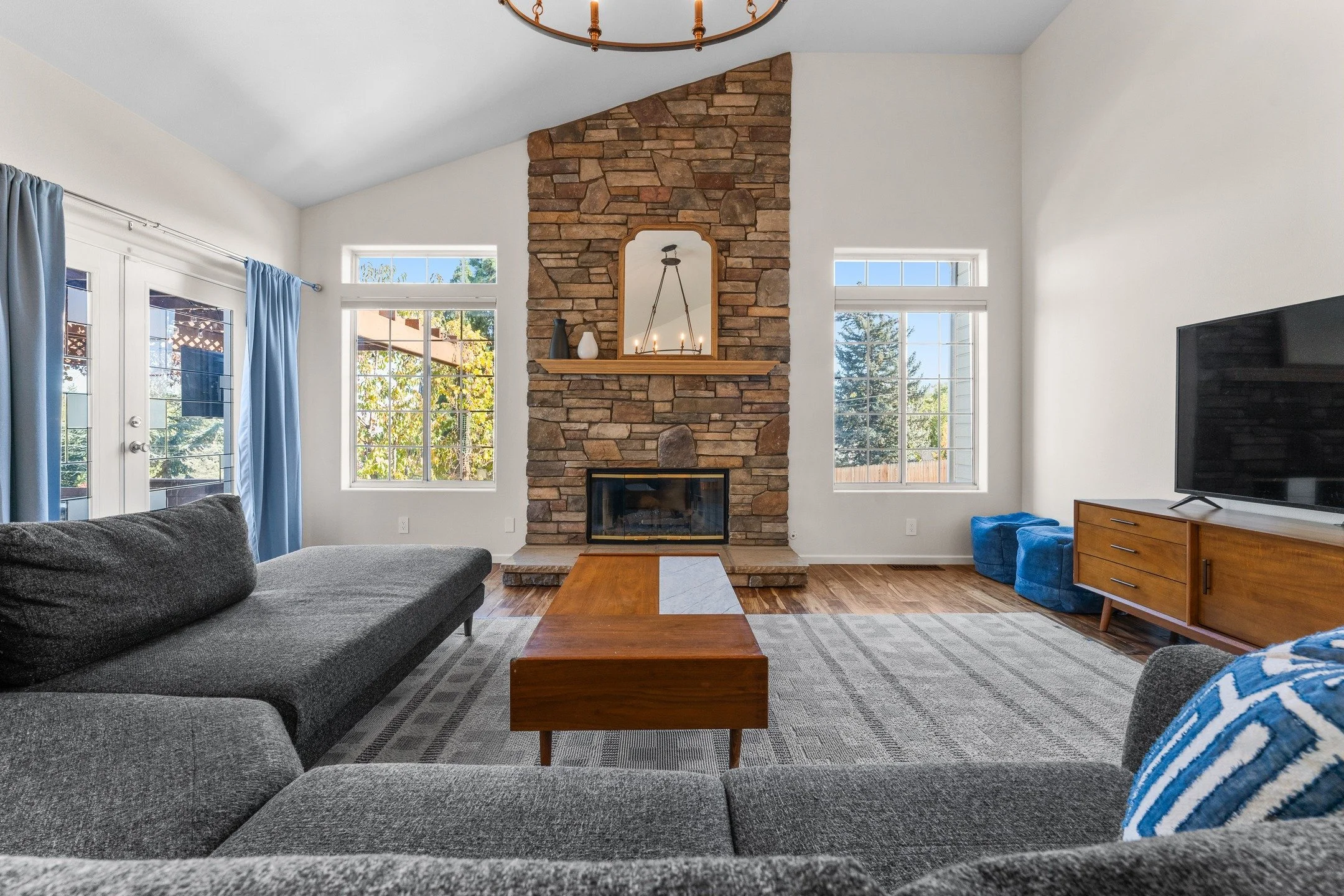 Another day, another property under contract! Congratulations @azdreamhomes with @chaseluxe 🎉

From photoshoot day to closing, we're grateful to be part of your property's journey ✨

📷: Ali Rivera 

#shotbyali #aliriveraphotography #homesofnevada #