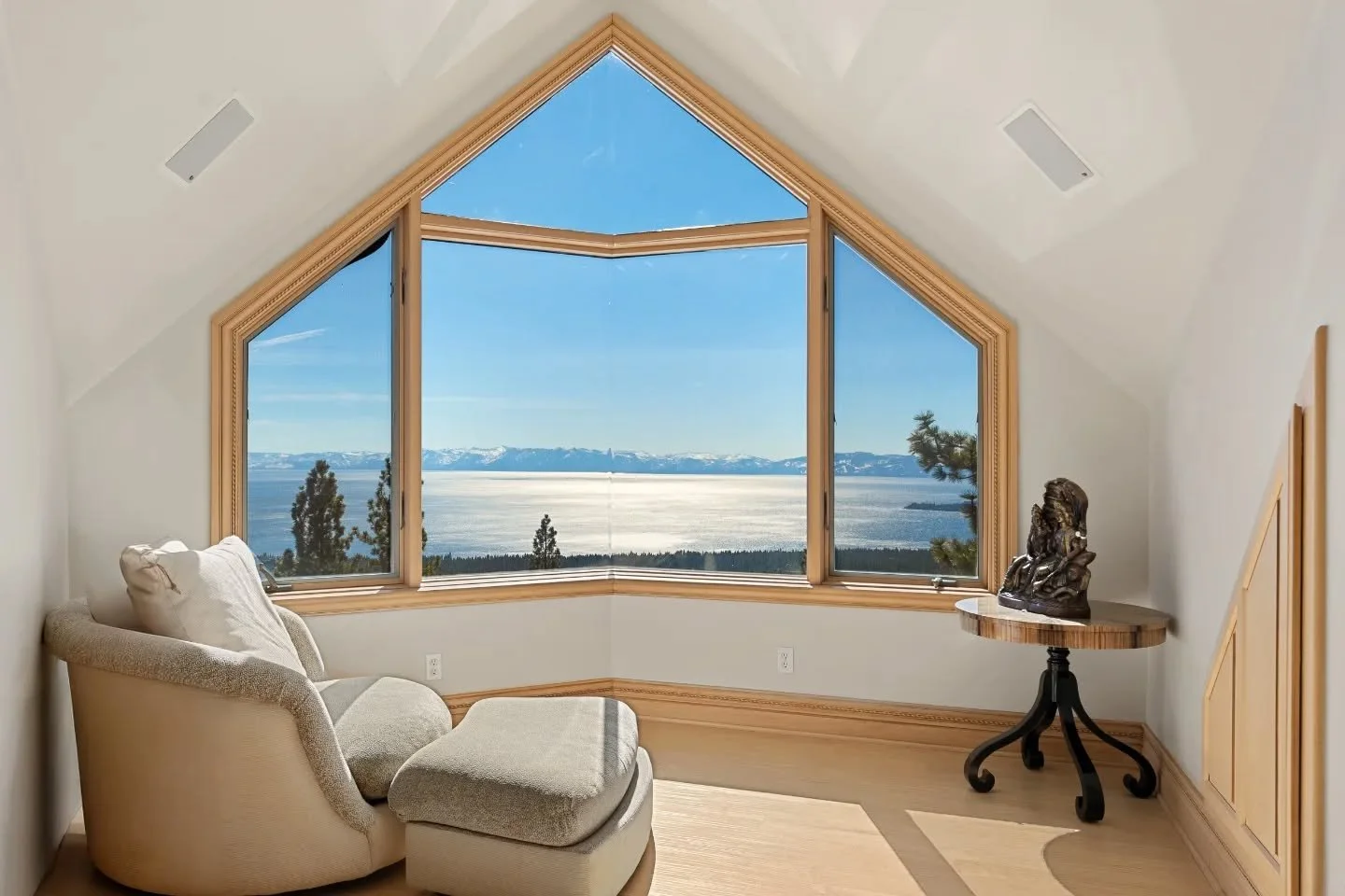 Part 3, aka, the final installment of this Incline Village stunner ✨

There are countless corners and details that make this house unique, but here are a few of our favorite things that you haven't seen yet! 

🏡 969 Fairview Blvd, offered at $43,000