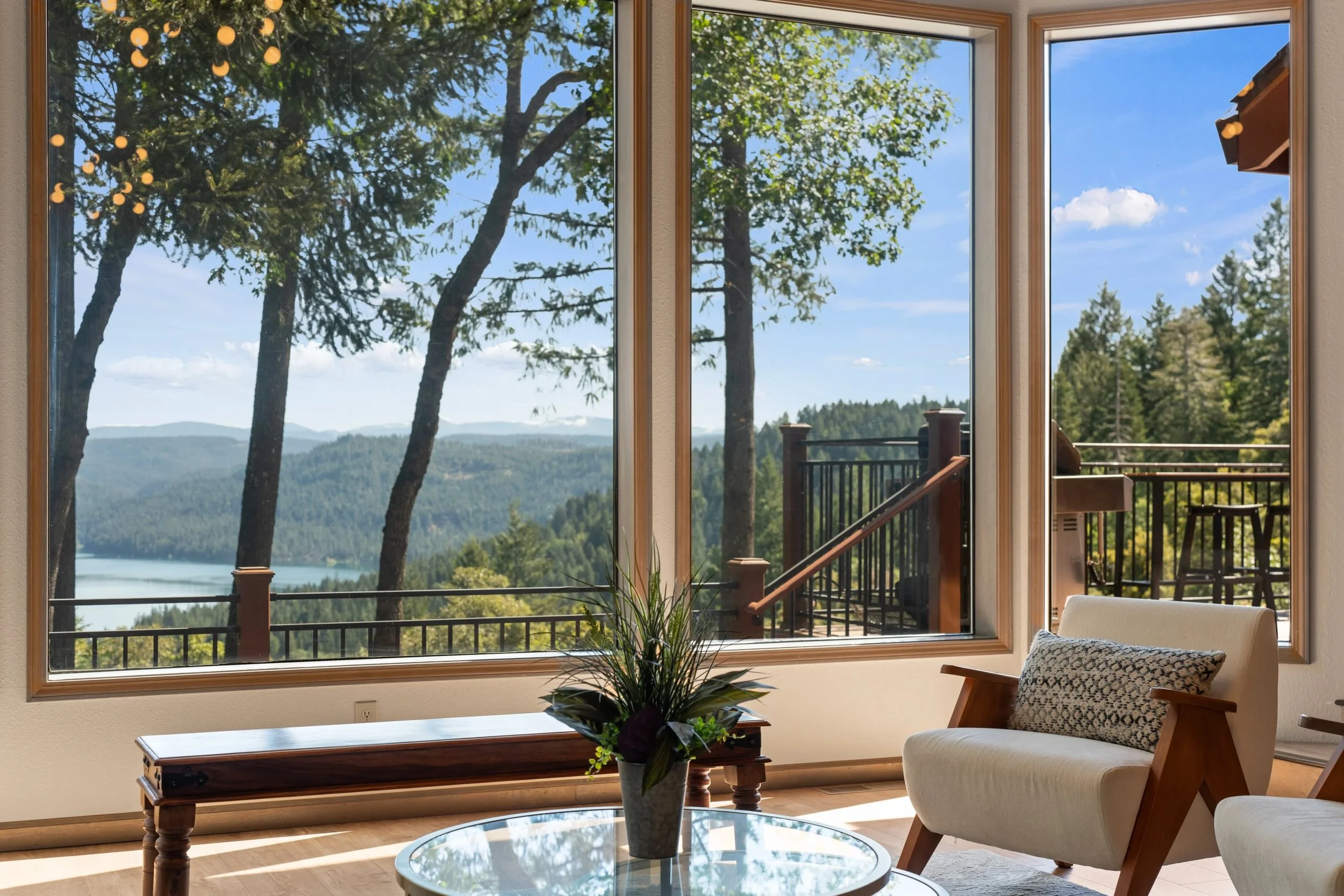 Boy oh boy, today's #featuredgetaway is spectacular! 

Introducing: The Gathering Place, where every detail has been meticulously curated to ensure an effortless, elegant stay. 

Perfect for corporate retreats, reunions, milestone celebrations, and o
