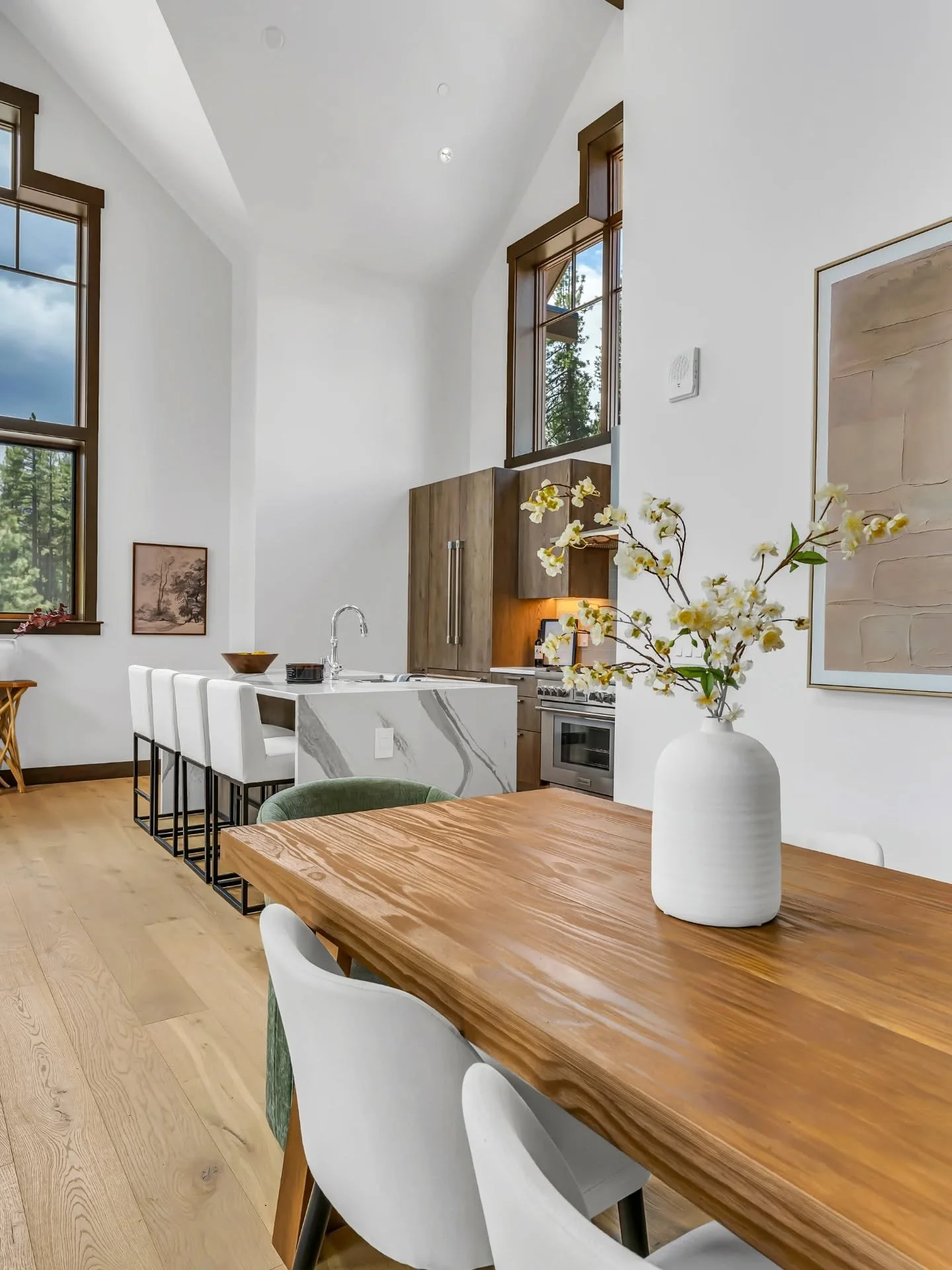 Some @tahoebeachclub ambiance, brought to you by @biggestlittleoldkid 🙌

🏡 46 Beach Club Dr Unit 905, offered at $3,575,000 by @hopechristianshayla with @imiworldwideproperties 
&bull;
&bull;
&bull;
#tahoebeachclub #renotahoerealestate #statelinenv
