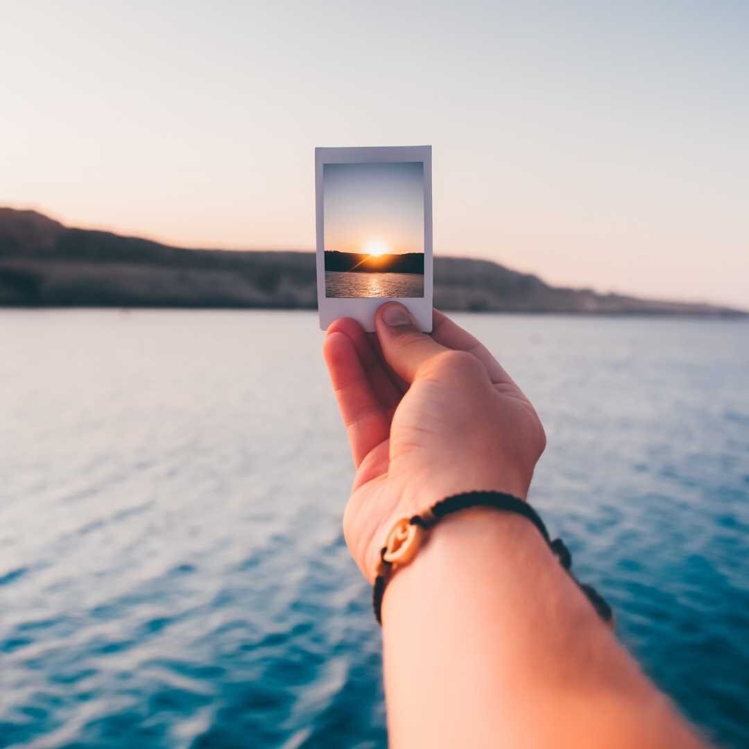 Missing the seaside? 🏖🏄&zwj;♀️🏊&zwj;♂️
Treat yourself or a friend with our Wave bracelet! They come in a variety of band colours and you can even layer them up 😎

#LifeLessOrdinary #LiveDifferently #boholifestyle #ethicallysourced #veganfashion #