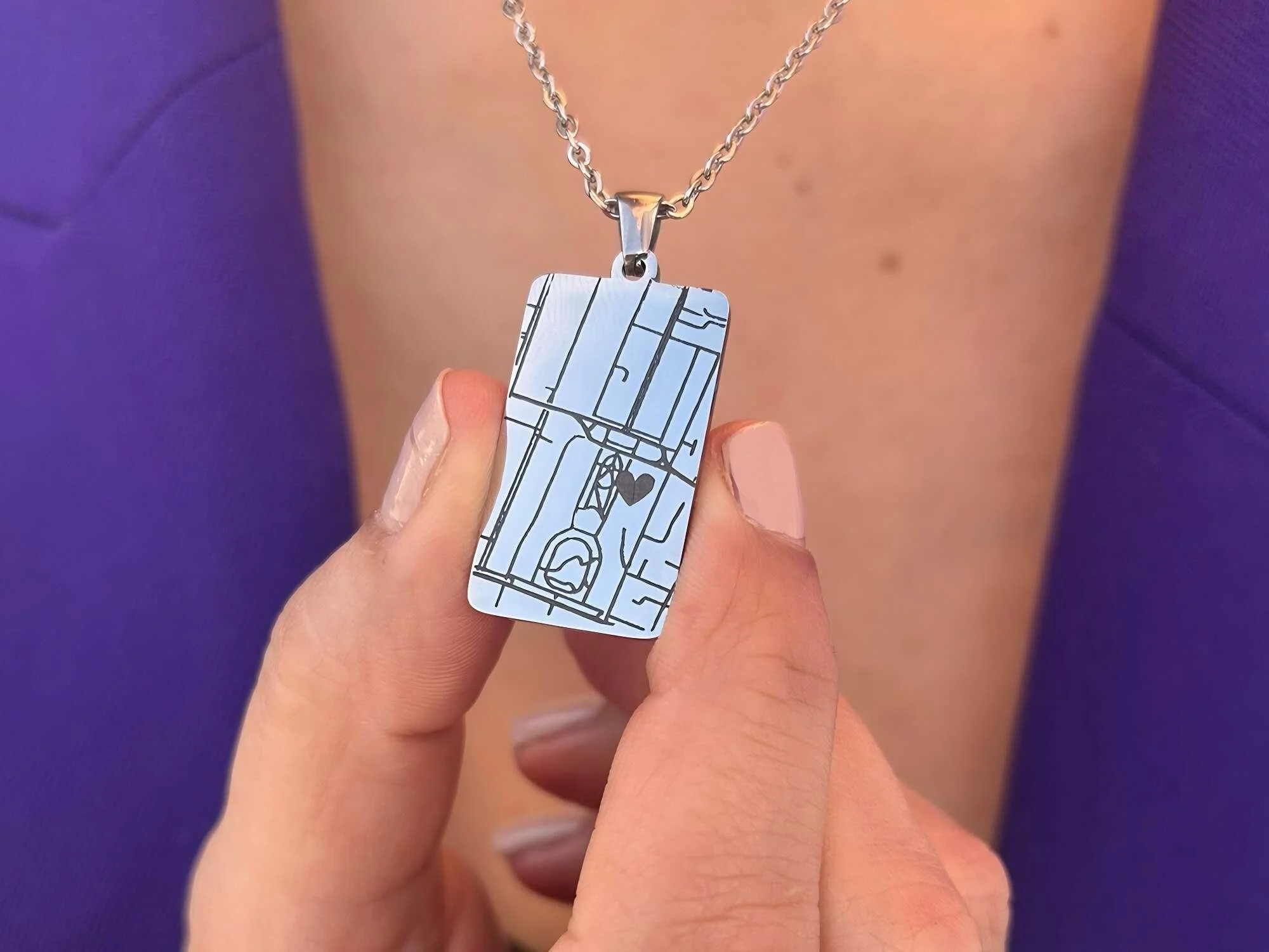 Streetmap silvr held.jpg