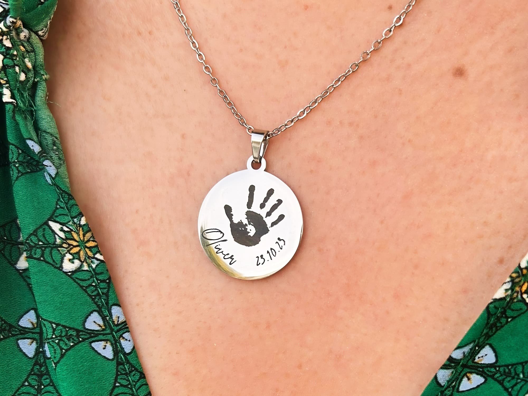 Handprint Silver Circle1-min.jpg