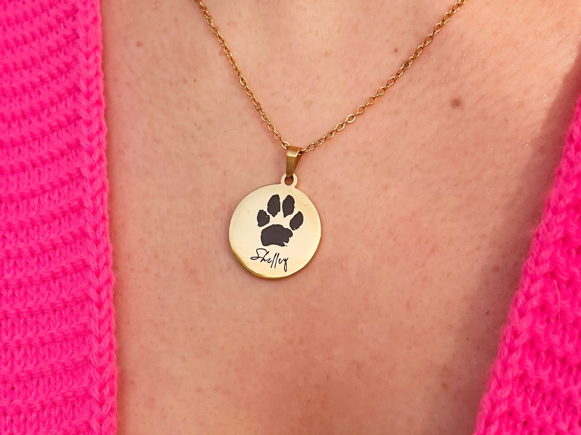 Pawprint gold circle1-min.jpg
