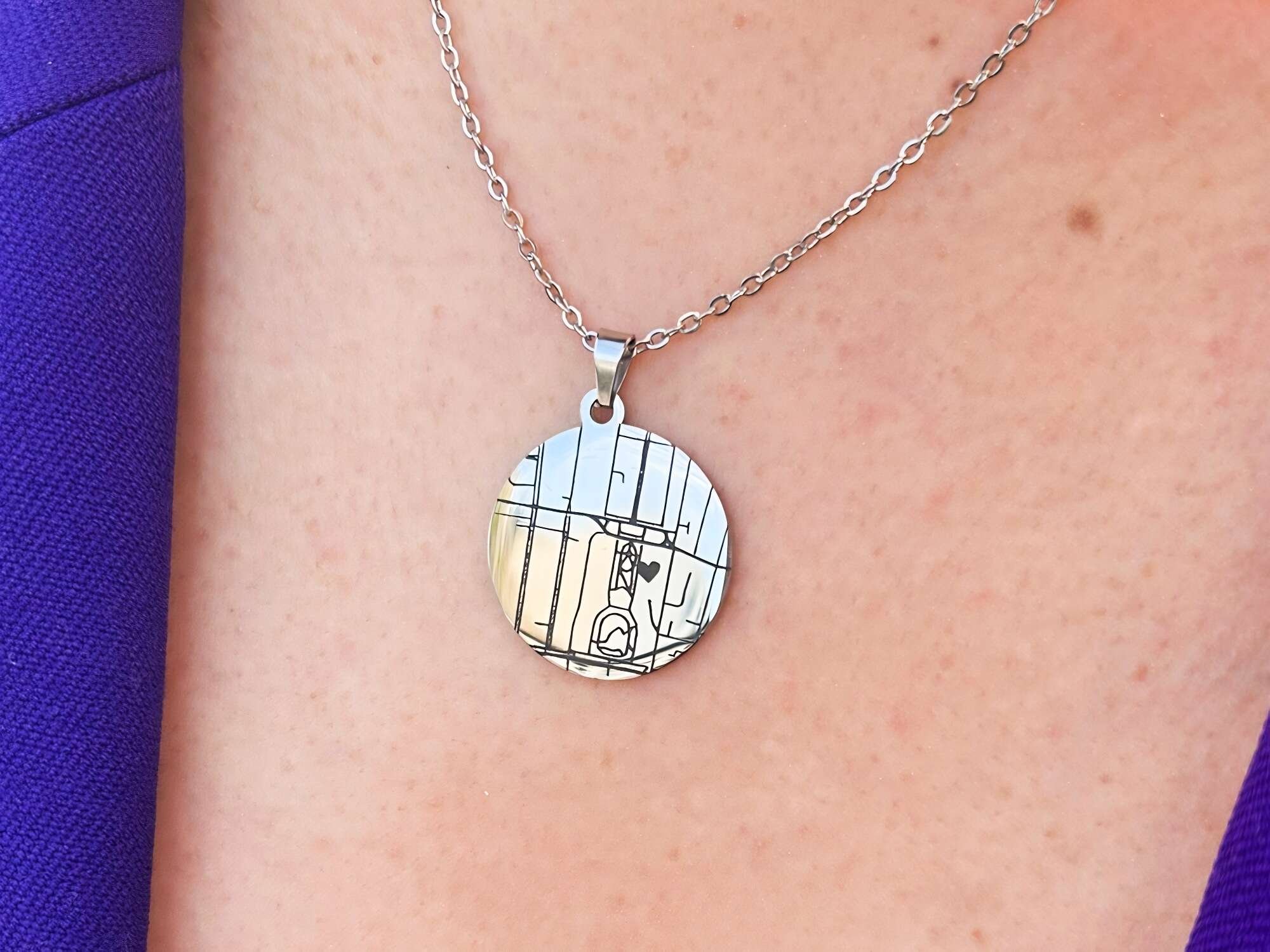 Streetmap circle silver.jpg