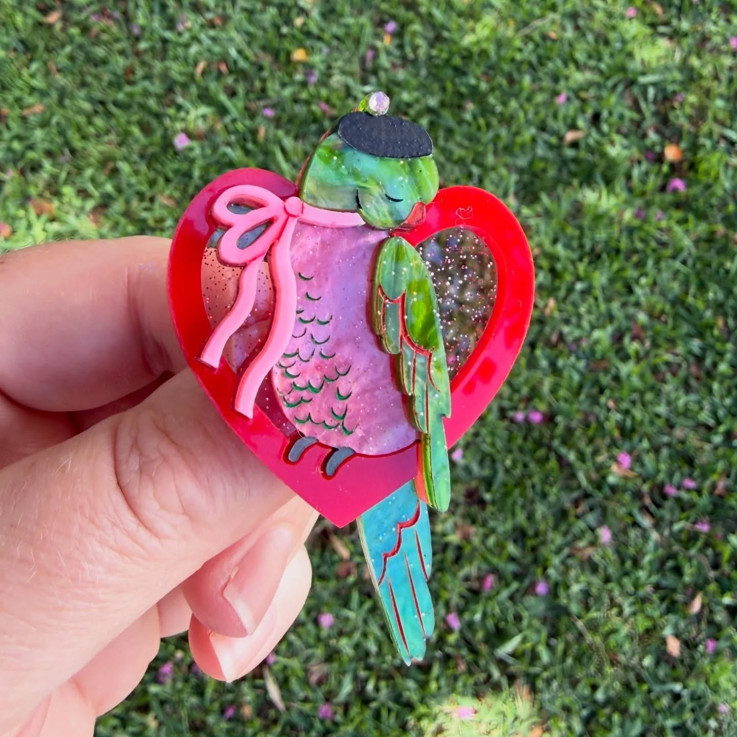 Here&rsquo;s a sweet little brooch I&rsquo;ve been working on inspired by a little vintage birdy hair barrette I picked up over the Christmas break (swipe to the end to see the initial ideas I had). The little love birds reminded me of Australian par