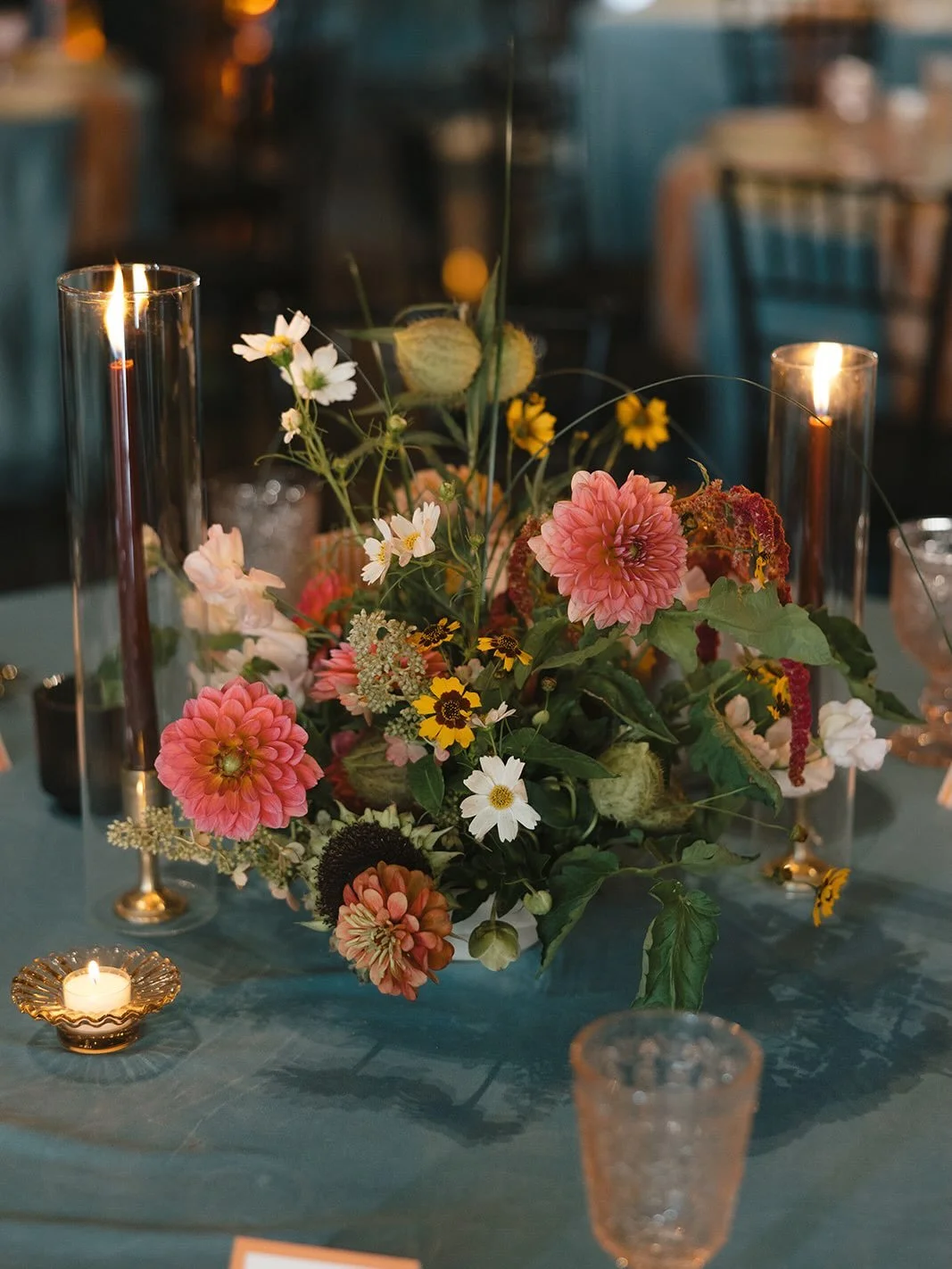 soooo many good things coming together for S&amp;K&rsquo;s reception 🔥🐆🍅✨🌿

#kansascityflorist #centerpieceideas #gardenstyleflorals #summerweddingflowers #fineartflorist