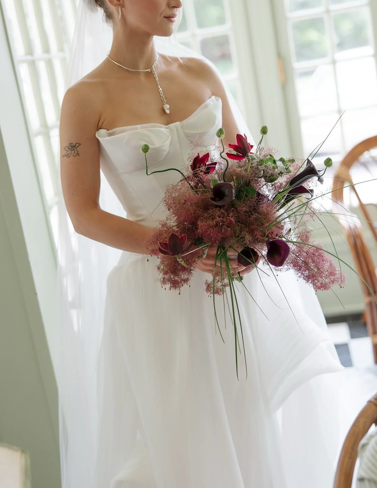 funky bouquet of my dreams ✨ smokebush, callas, allium, orchids ❤️ 

#bridalbouqet #kansascityflorist #kansascitywedding #modernbridestyle #callabouquet