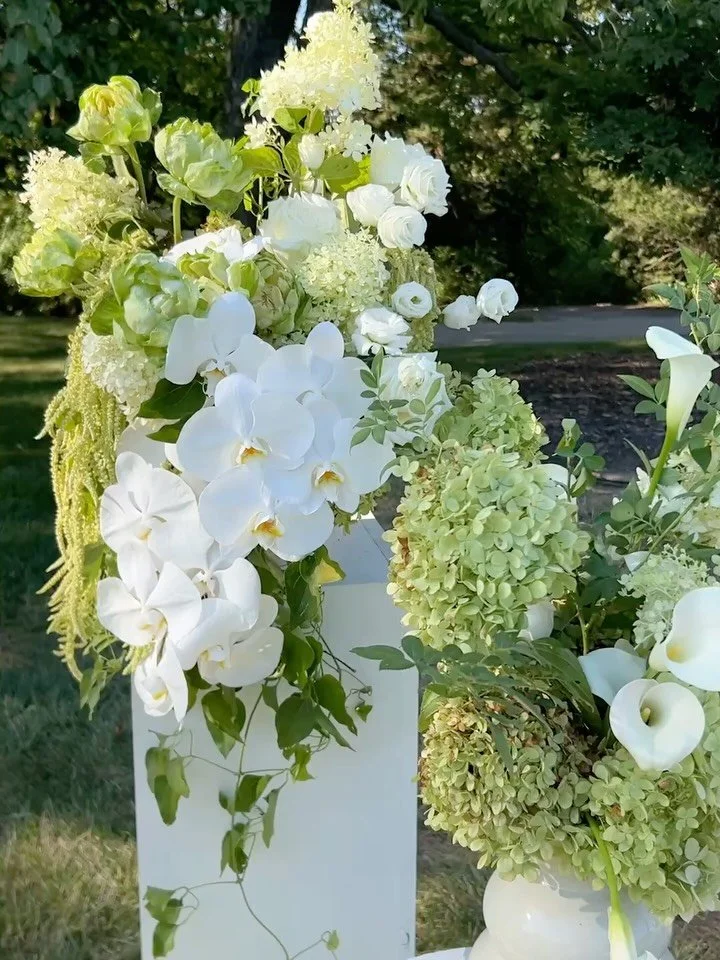 love when the weather cooperates for an outdoor ceremony 🤍 

we filled these ceremony arrangements with hydrangea, callas &amp; the most perfect orchids ✨

#kansascityflorist #kansascitywedding #modernflorals #ceremonyinspiration #calla