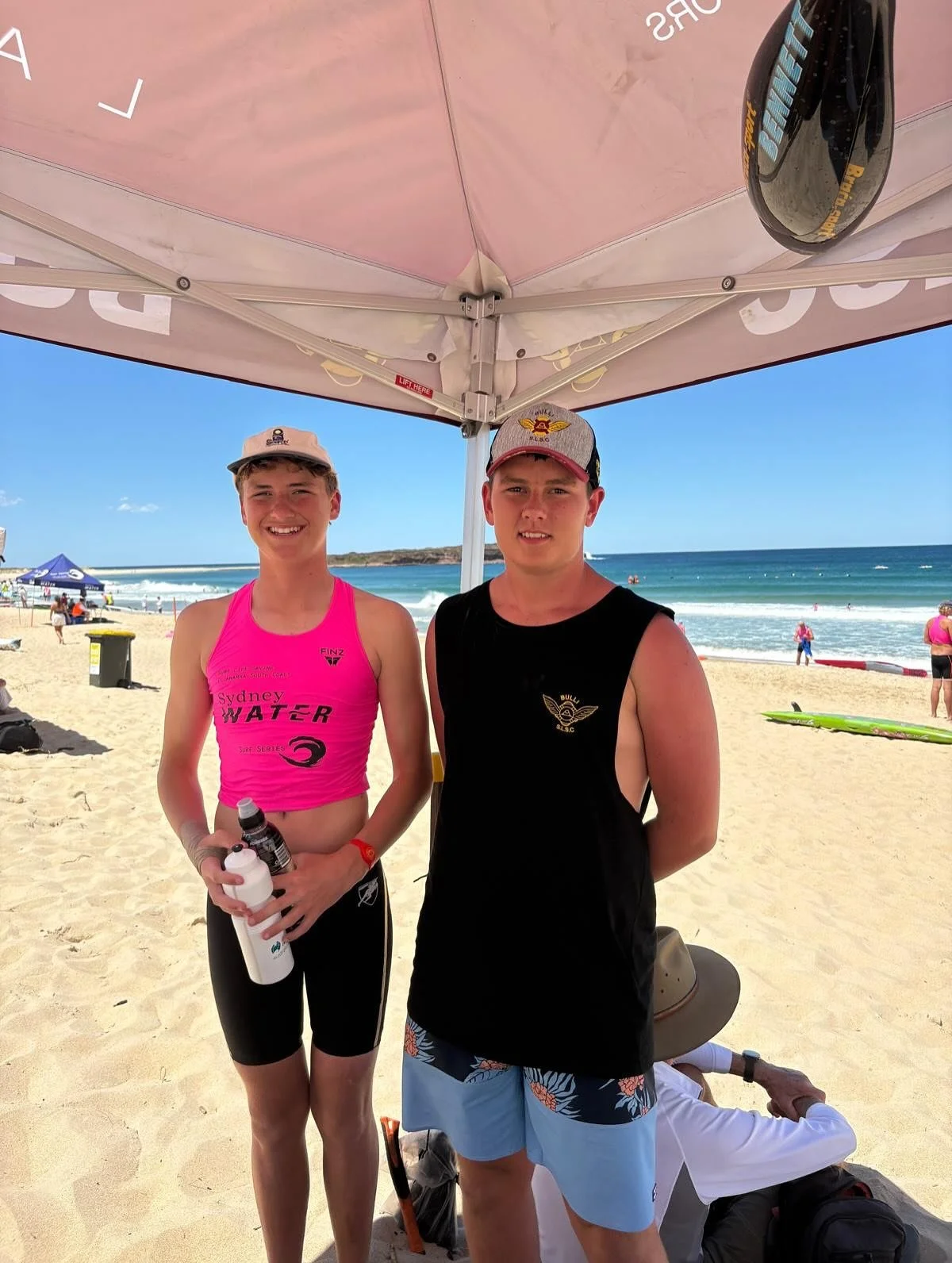 Throw back to Round 2 (last Sunday) of the @sydneywatersurfseries at Warilla! 

Hugh day for the Junior and Senior Beach, Surf and Craft Squads! 

#bullislsc #maroonandgoldcap #surfsports #oneclubonecommunity #familyclub