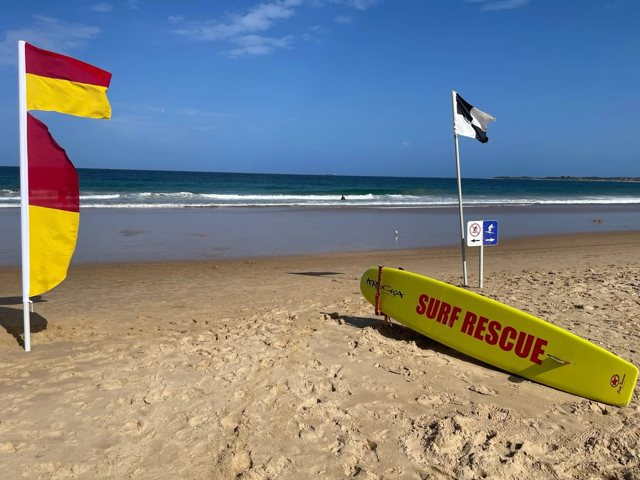 LIFESAVING // PATROLS THIS OCTOBER LONG WEEKEND 9AM TO 5PM
On Sunday, 4 October the following patrol teams are rostered:
&bull;	Team 8 (Zoie Carruthers Captain) from 8:45am to 1:00pm

&bull;	Team 7 (Sub-Captain sought) from 12:45pm to 5pm

On Monday,