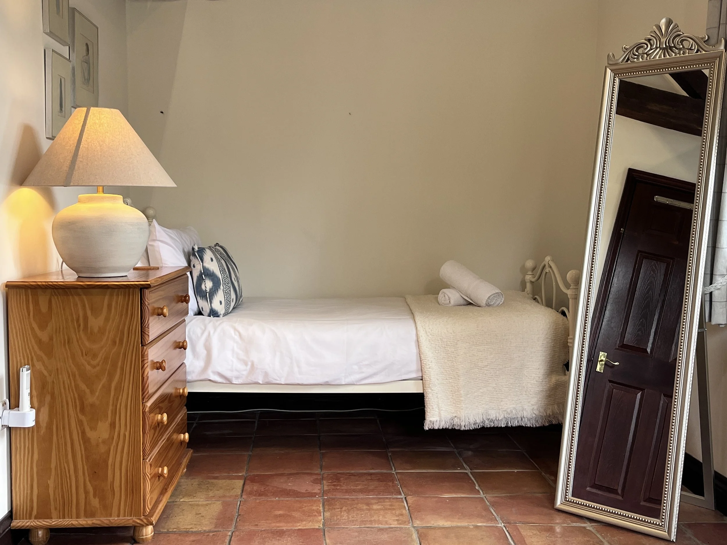 6.2 Bedroom 2.JPG