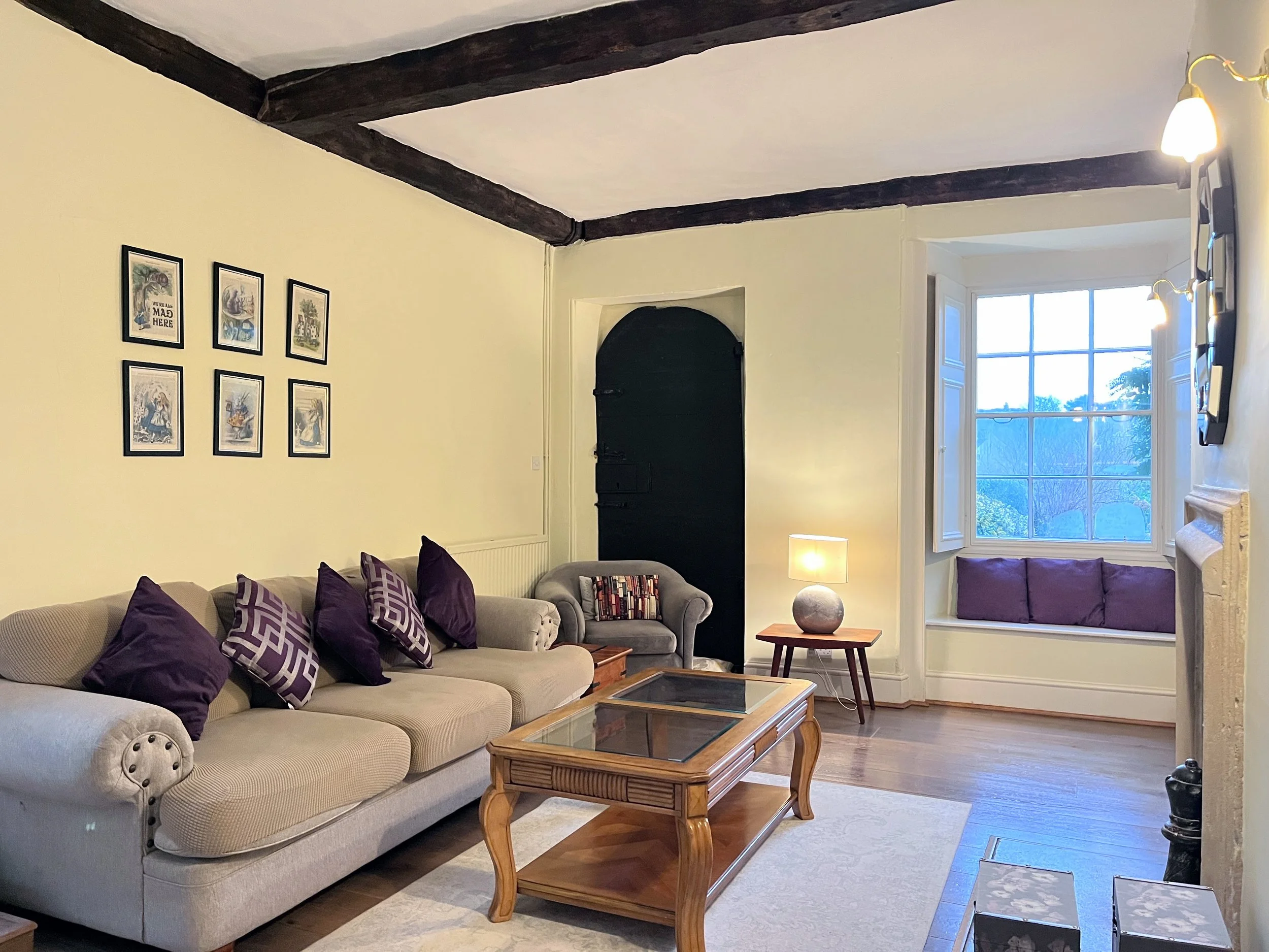 6.1 Living Room 2.jpg