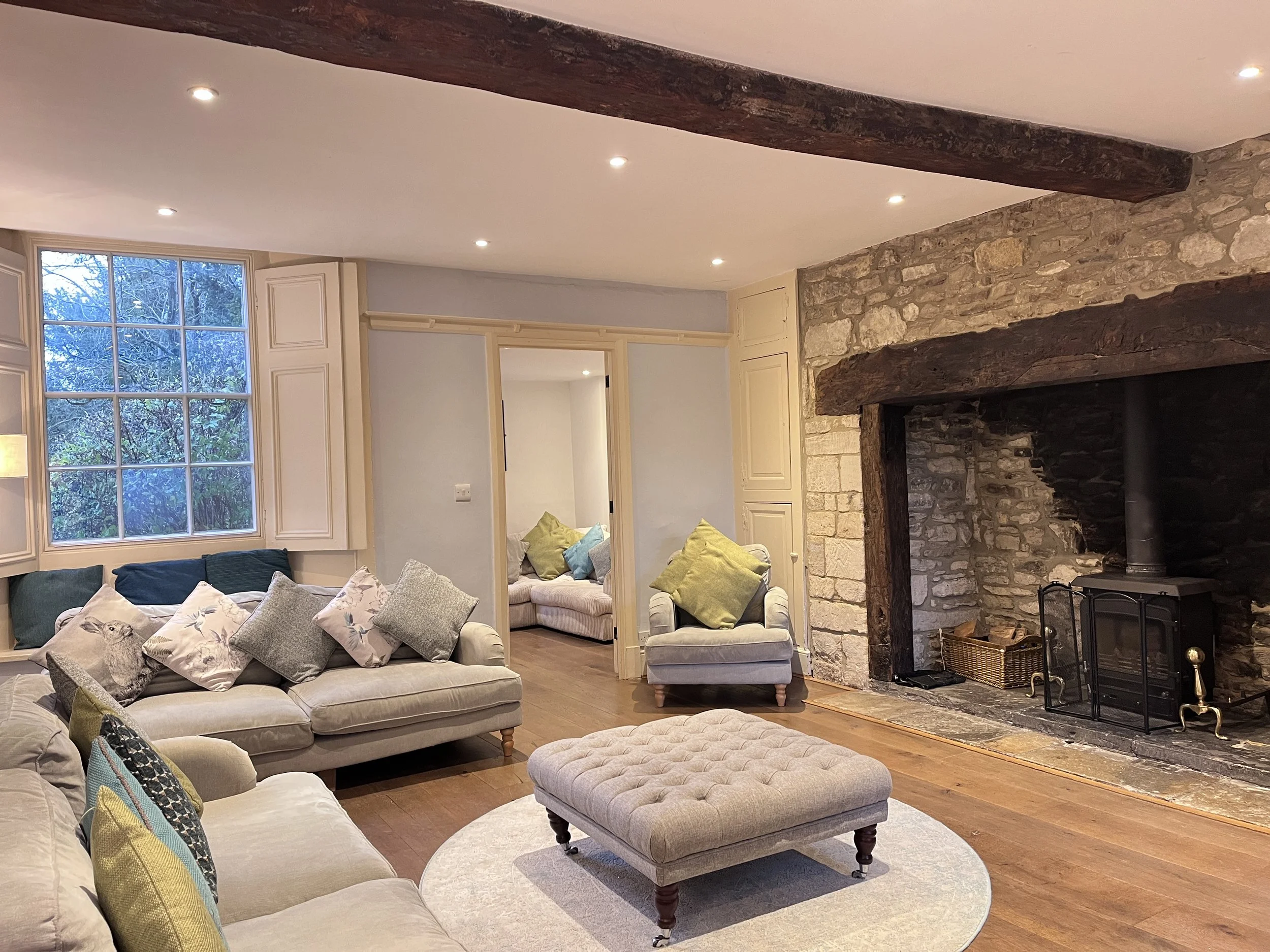 3.5 Living Room 1.JPG