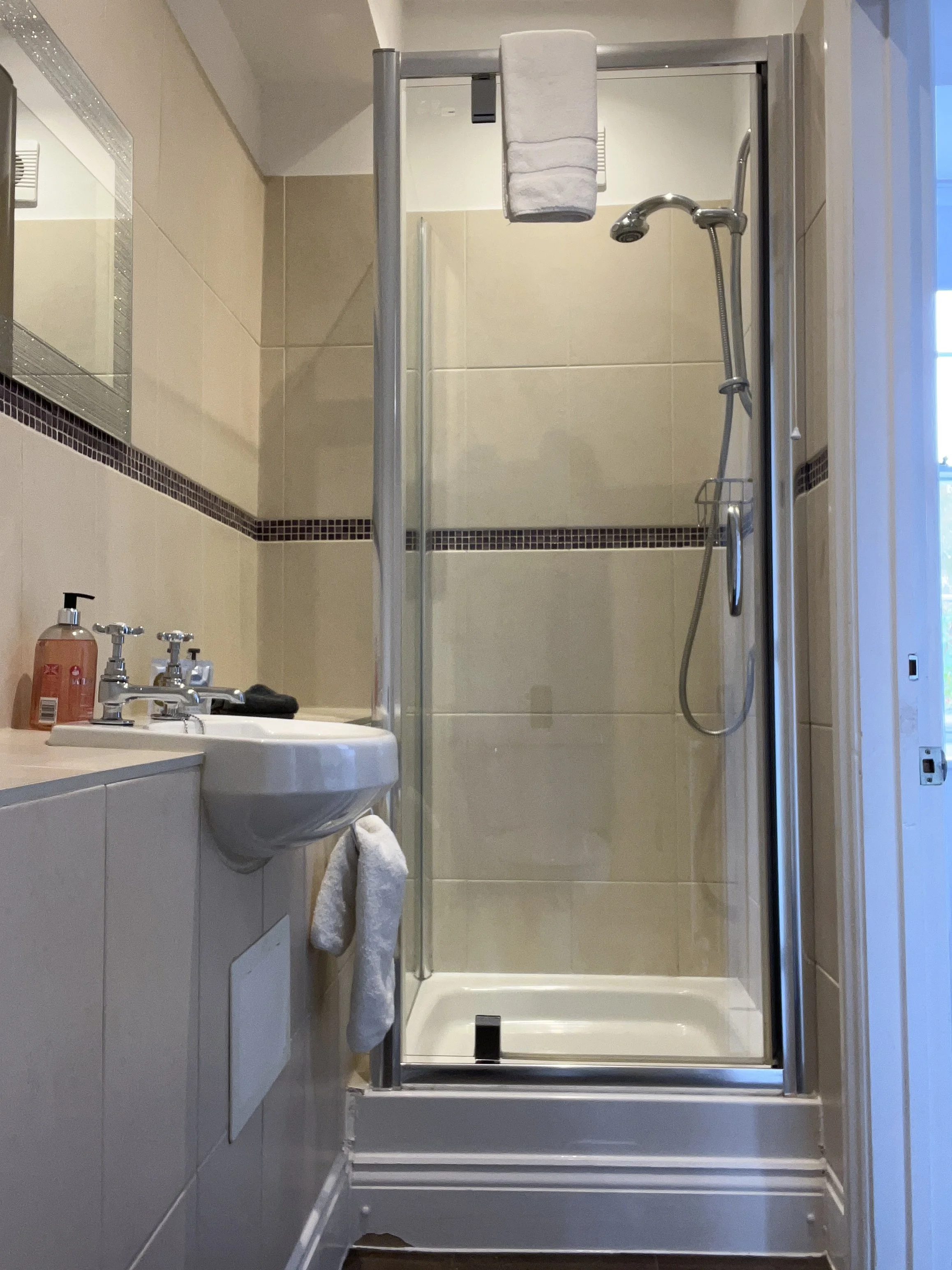 7.31 Master ensuite.JPG