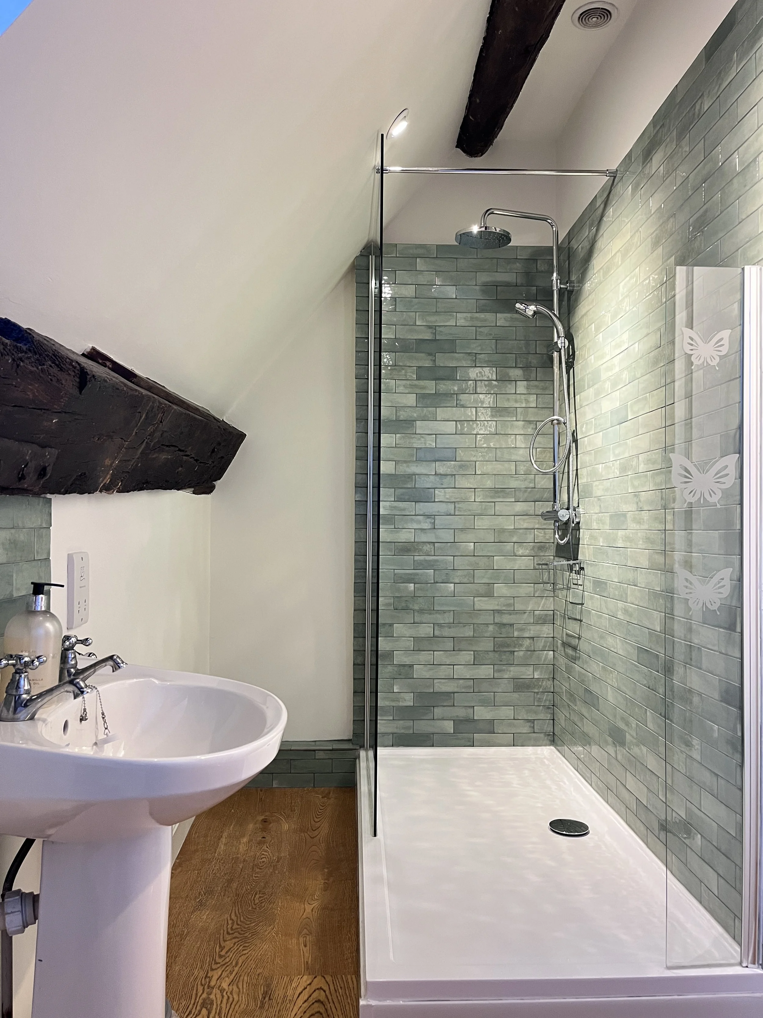 16.1 Full Bathroom 3.jpg