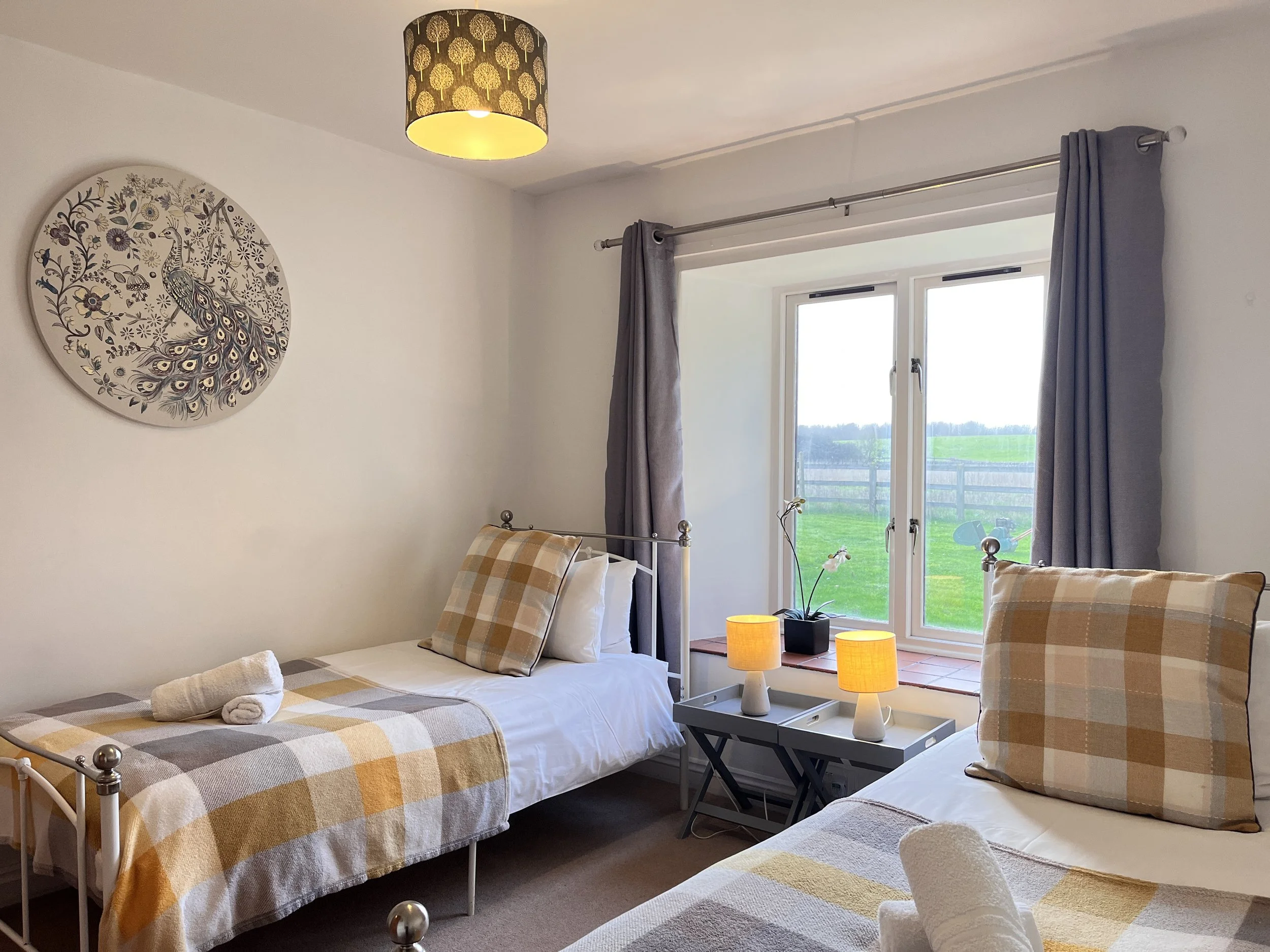 6.1 Downstairs Bedroom 1.JPG