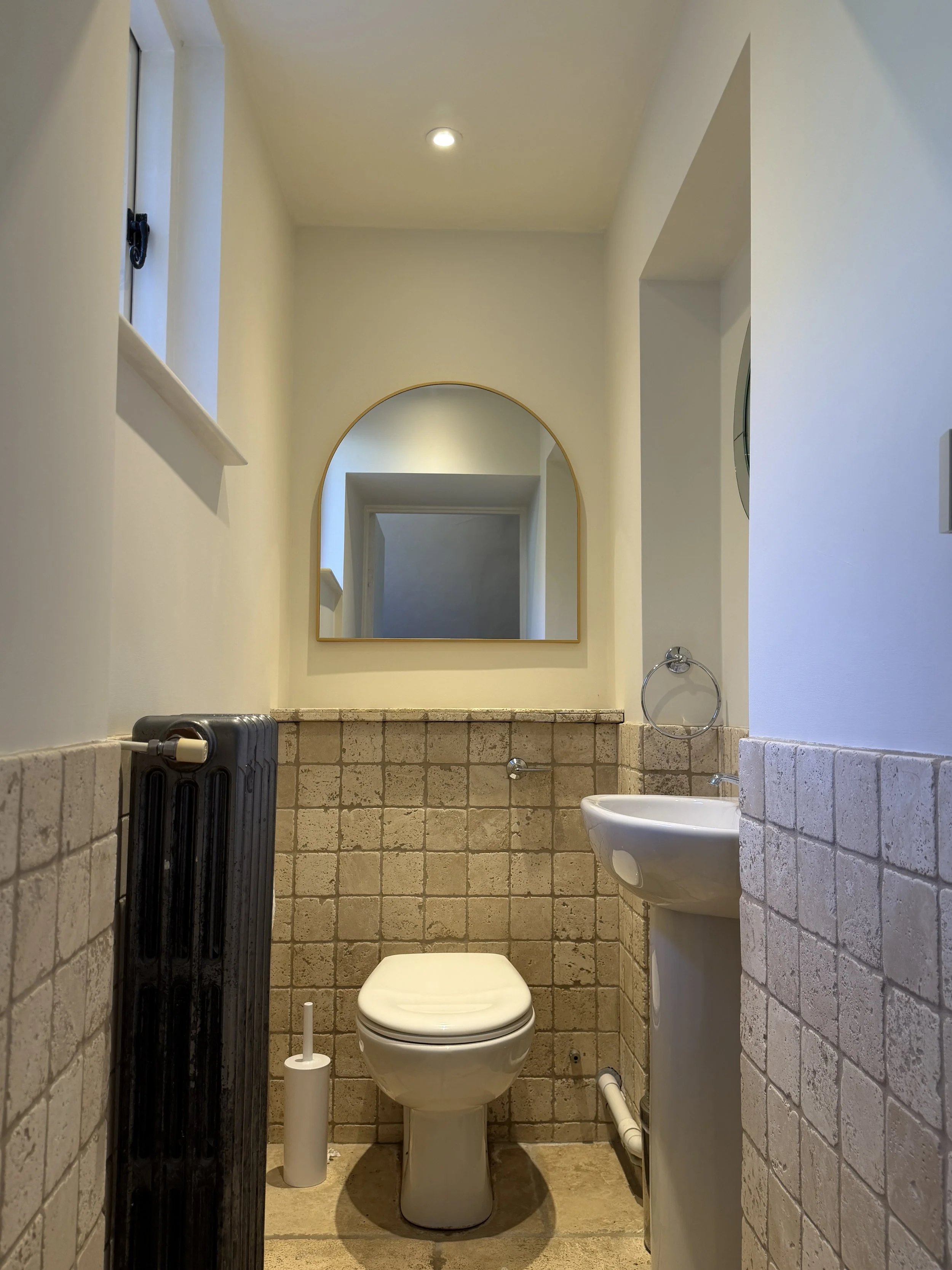 20. Downstairs WC.JPG