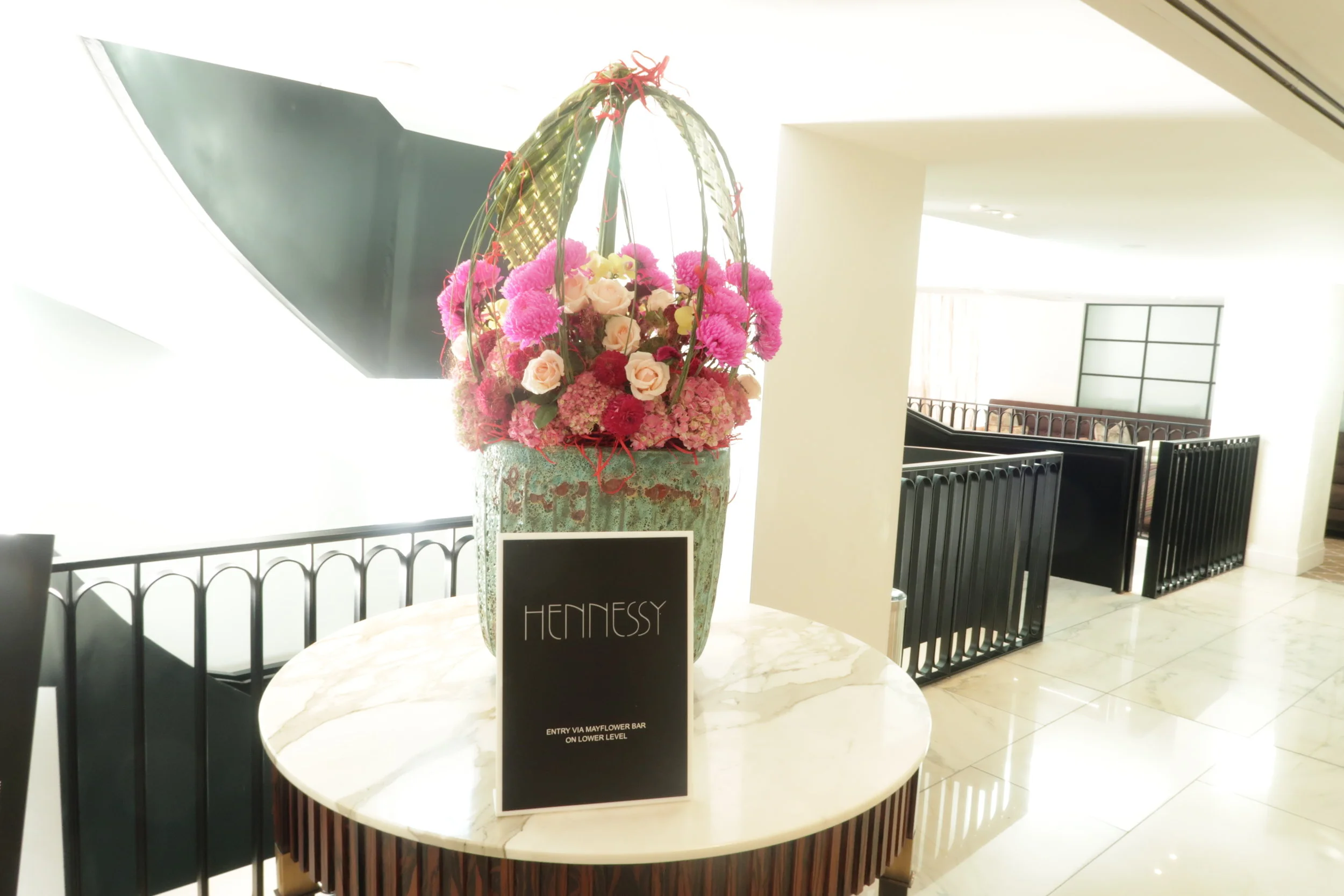  HOTEL FOYER FLOWER DISPLAY