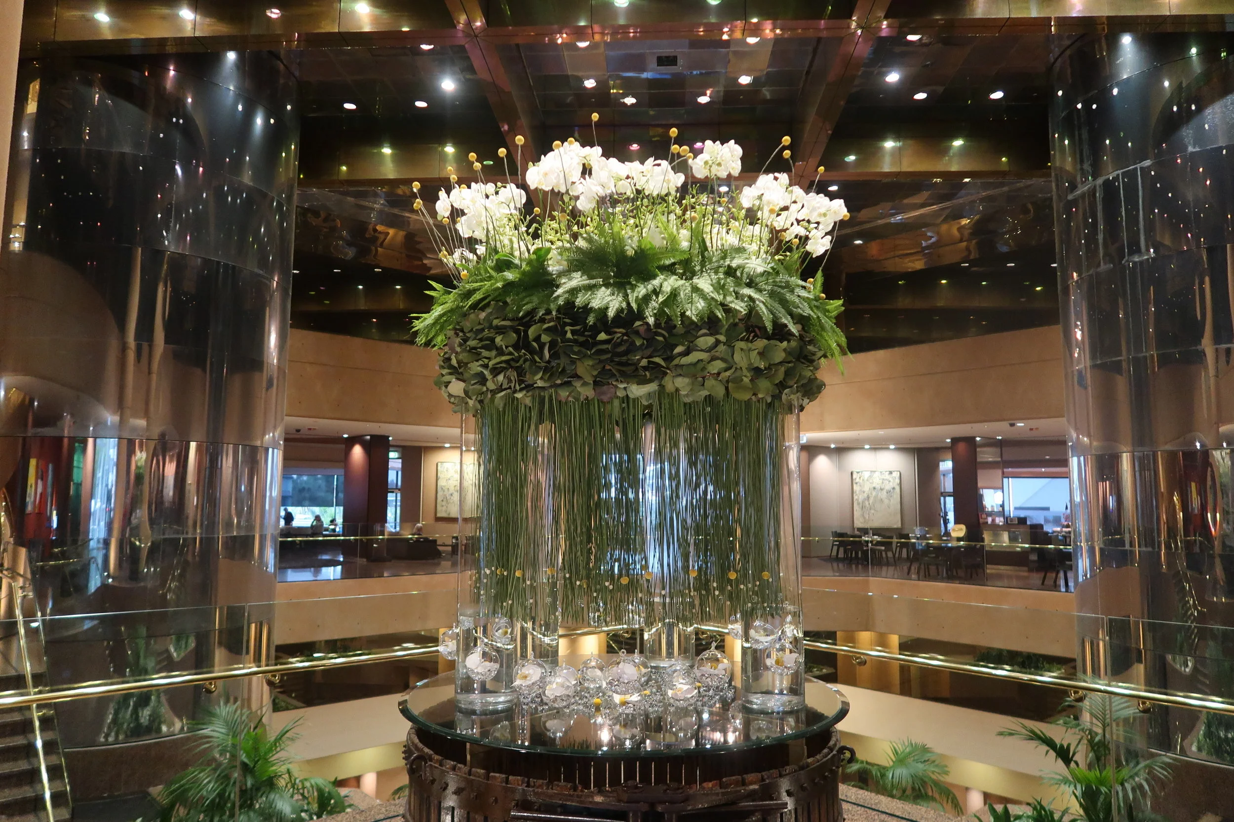 AMAZING 5 STAR HOTEL FLORAL DISPLAY