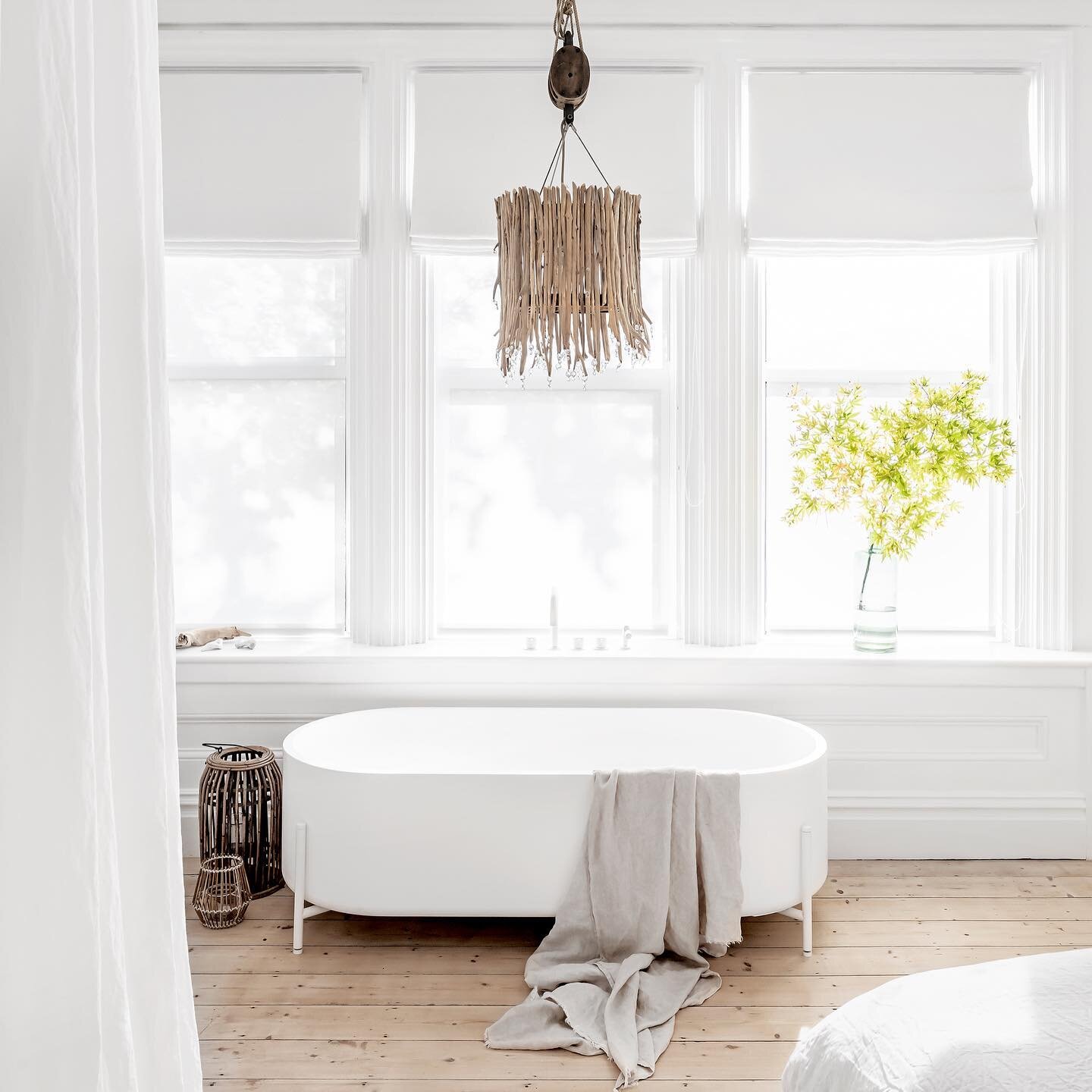 &bull;After/ Before &bull;
&bull;
&bull; Dreaming in the Bath Tub &bull;
&bull;
&bull;
Designed @murron.interior.design 
&bull;
Image @pete.helme 
&bull;
&bull;
I've written a new blog post about this bed/bathroom transformation. Have a look at www.m