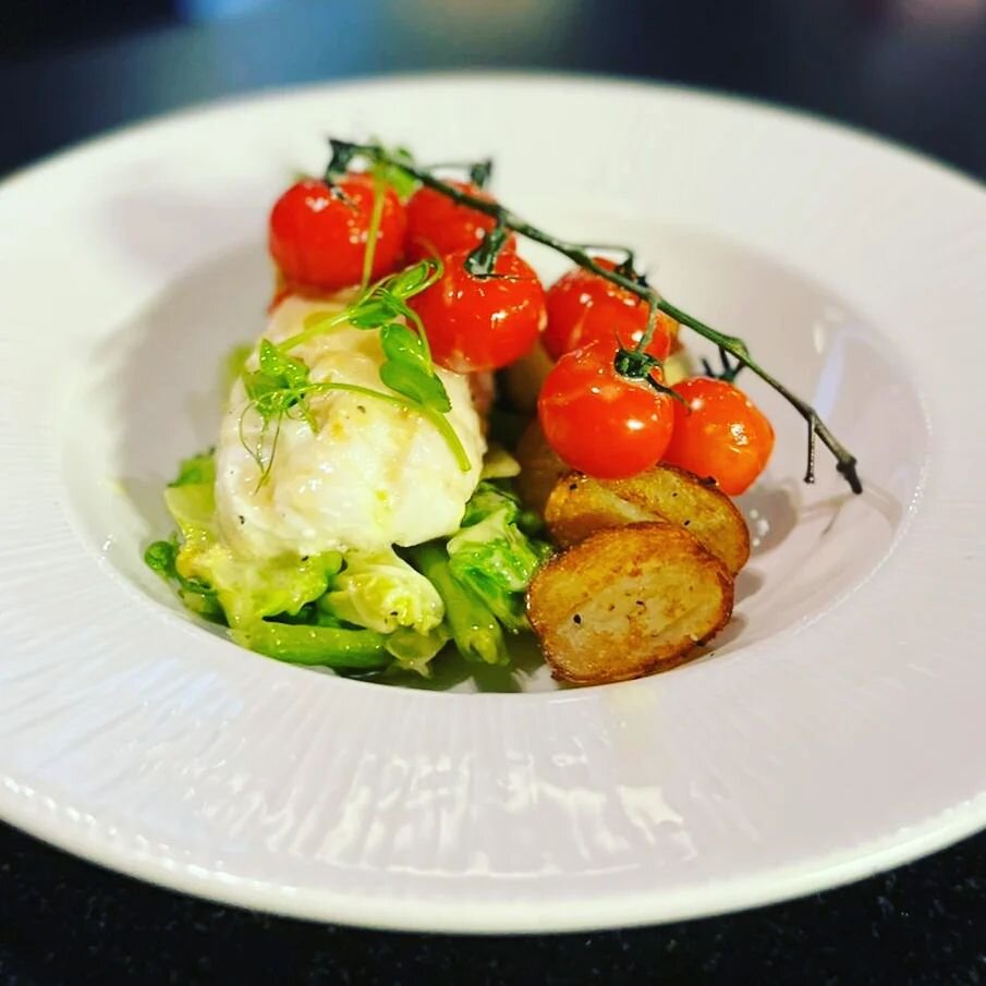 Our dinner menu always includes a Market Fish of the Day which combines fresh, seasonal produce with expertly prepared fish 🎣

We're open for dinner all this week from 6pm-9pm

Book a table online or call 01285 641818

#restaurant #cirencester #cots