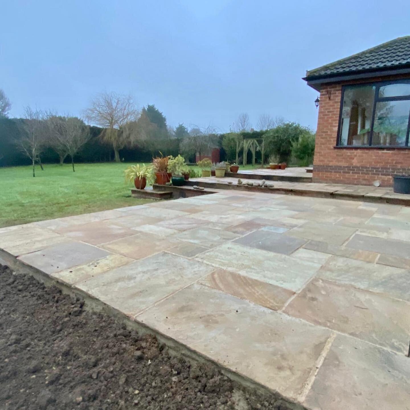 Well done to the team a smart brick raised patio extension with Fossil Mint Indian Sandstone! #indiansandstone #patiodesign #gardendesign #landscapedesign #happyclients #supportsmallbusiness #patioideas #patio #bespokelandscapingco 

To have your gar