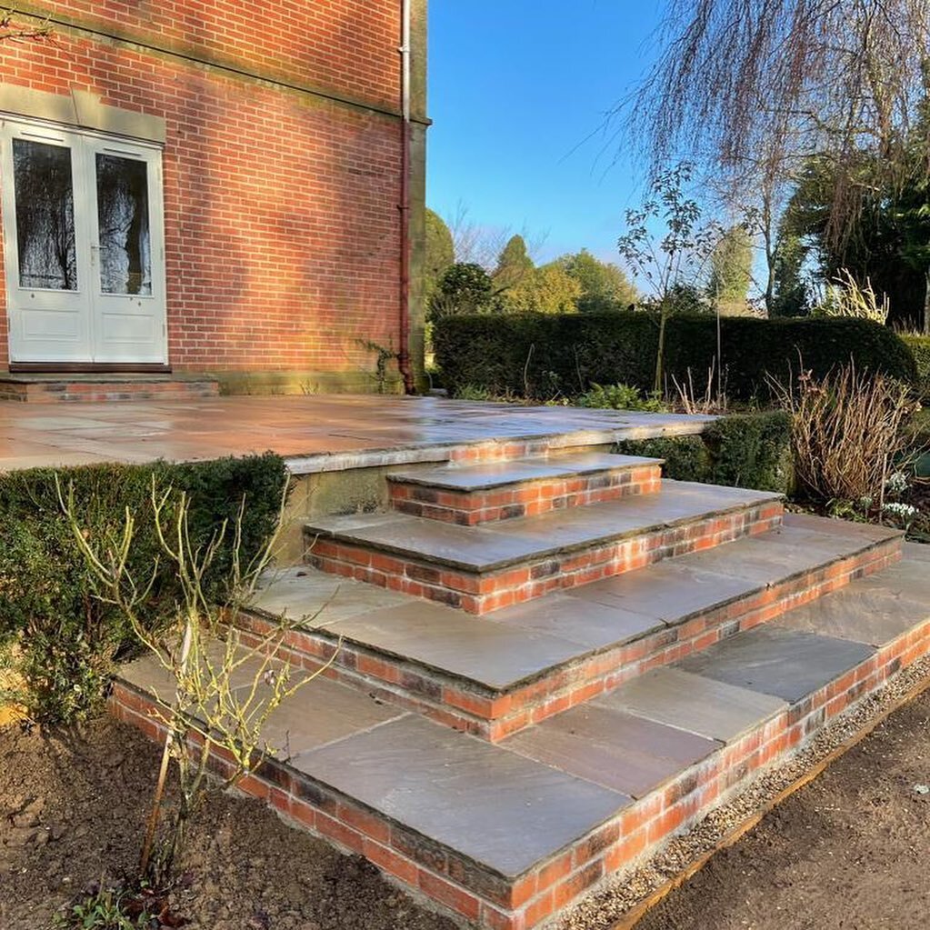 Great returning to this client&rsquo;s beautiful home!

The transformation included laying new Oxford Tudor Tumbled paving on the patio and steps.

Another very happy customer!#patiodesign #gardendesign #gardensteps #bespokelandscapingco#landscapedes