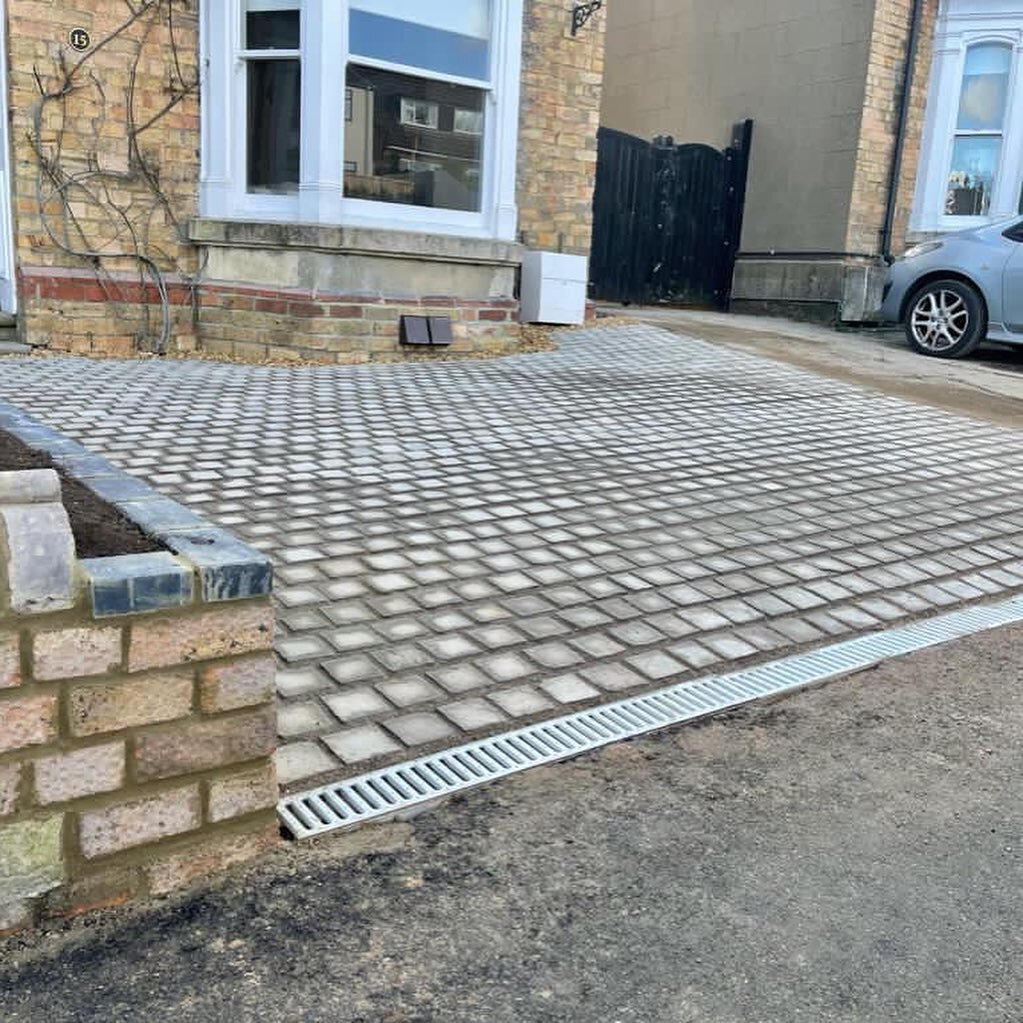 A great little project in Stamford!

Front garden transformed into a driveway, with Indian sandstone setts.

Another very happy client!#stamford #bespokelandscapingco #driveway #indiansandstonepaving #transformation #supportsmallbusiness #supportloca