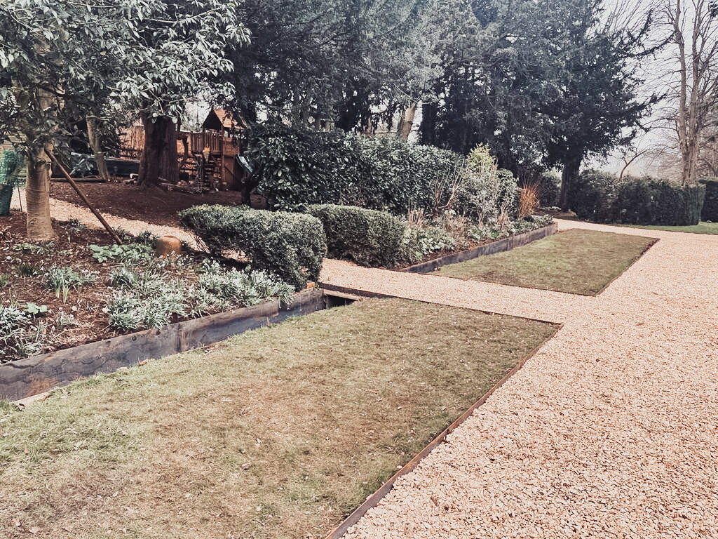 Bespoke-Landscaping-Co-Fencing-Edging-9.jpg