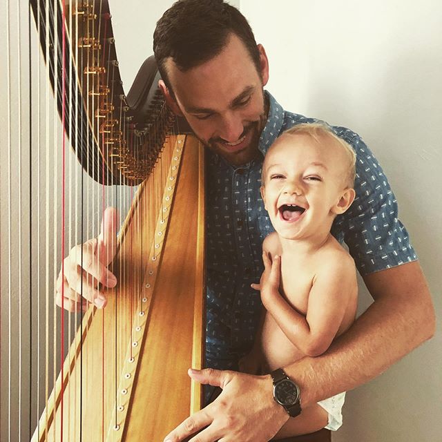 Morning music is better with a sidekick 👦🏼 #futureharpist #thecoastalharpist #practicalharpist #harp