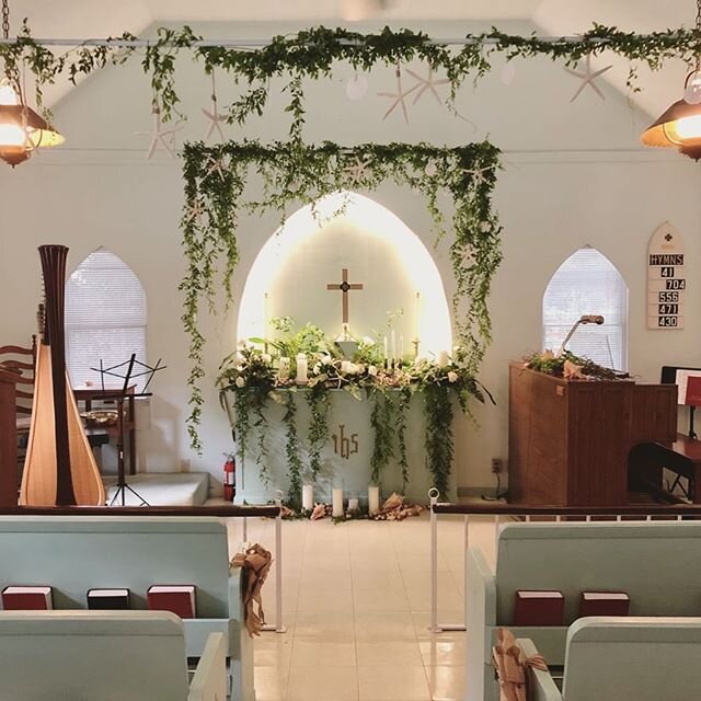 Captiva&rsquo;s Chapel by the Sea. It is hard to describe peaceful places like this in a way that does them justice. An amazing place to get married, with the sea calling right outside. #thecoastalharpist #practicalharpist #chapelbythesea #harp