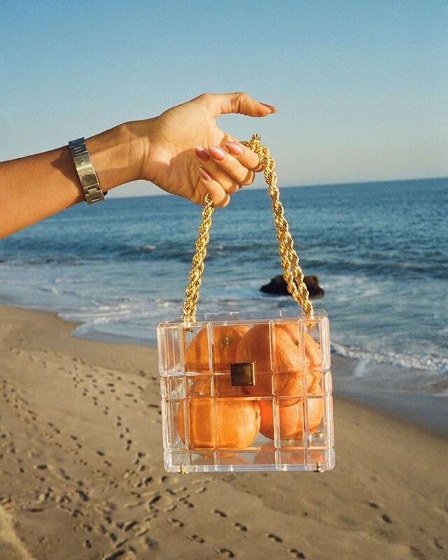 When life gives you oranges, head to the beach 😜 rg: @modaoperandi #sgprclients