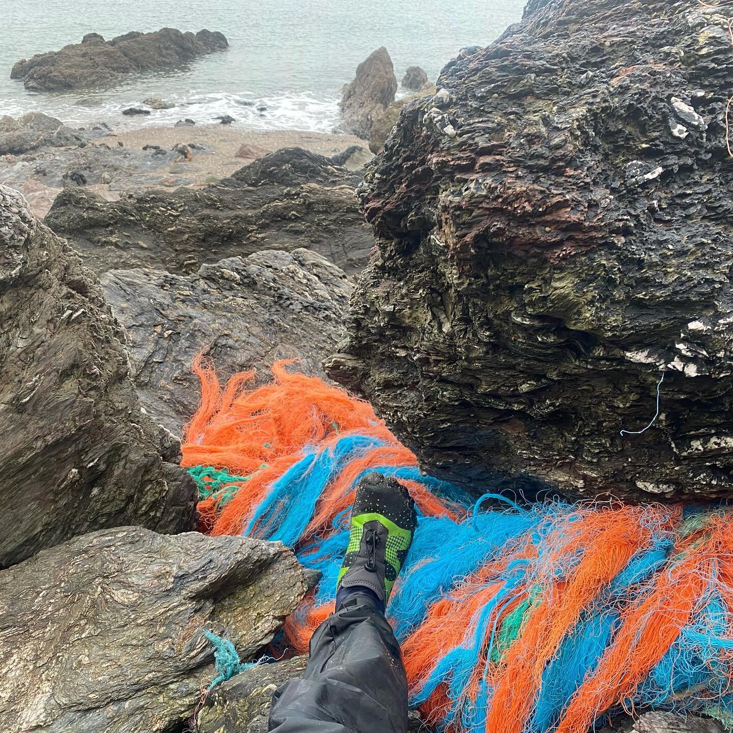 Take care If you are out on the coast this weekend folks, big seas from strong Sou Wester crunching our shores. If you find any large items of plastic flotsam or jetsam that need removing please let us know &amp; we will endeavour to retrieve 👍🐳😀