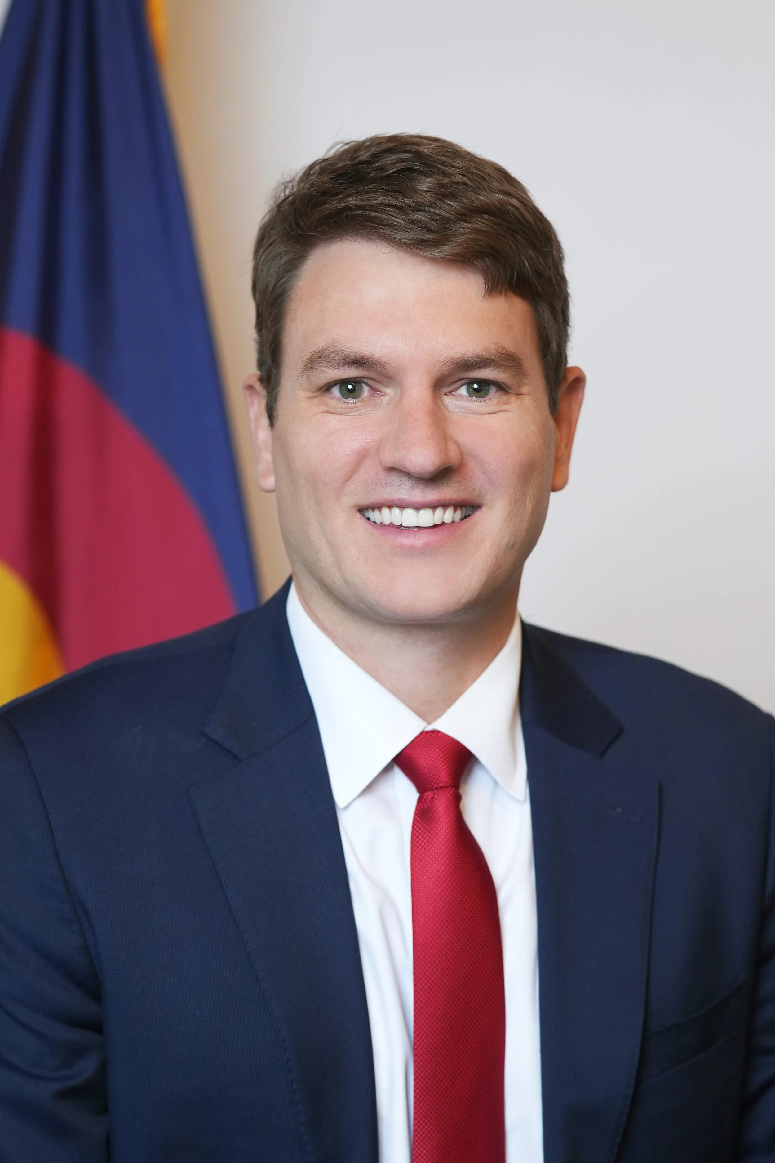 Alec Garnett Headshot 2023.jpg