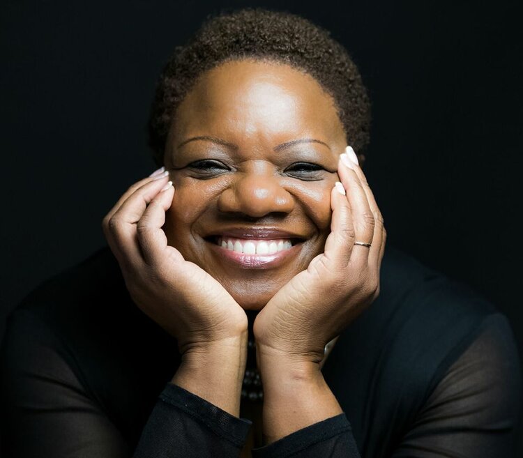 VanDella Menifee headshot.jpg