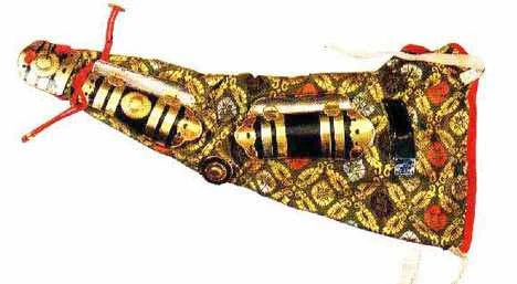 A typical early yoshitsune-gote. Note the baglike sleeves. Early kote were not worn in pairs; there was only the one for the left arm.
