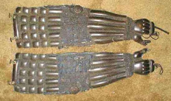 Typical shino-gote. The upper arm is covered by small plates.