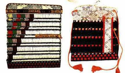 The outside and inside of two ō-sode. Note the vertical panel on the inside; this is only on the right sode, to keep the arrows from slipping between the boards.