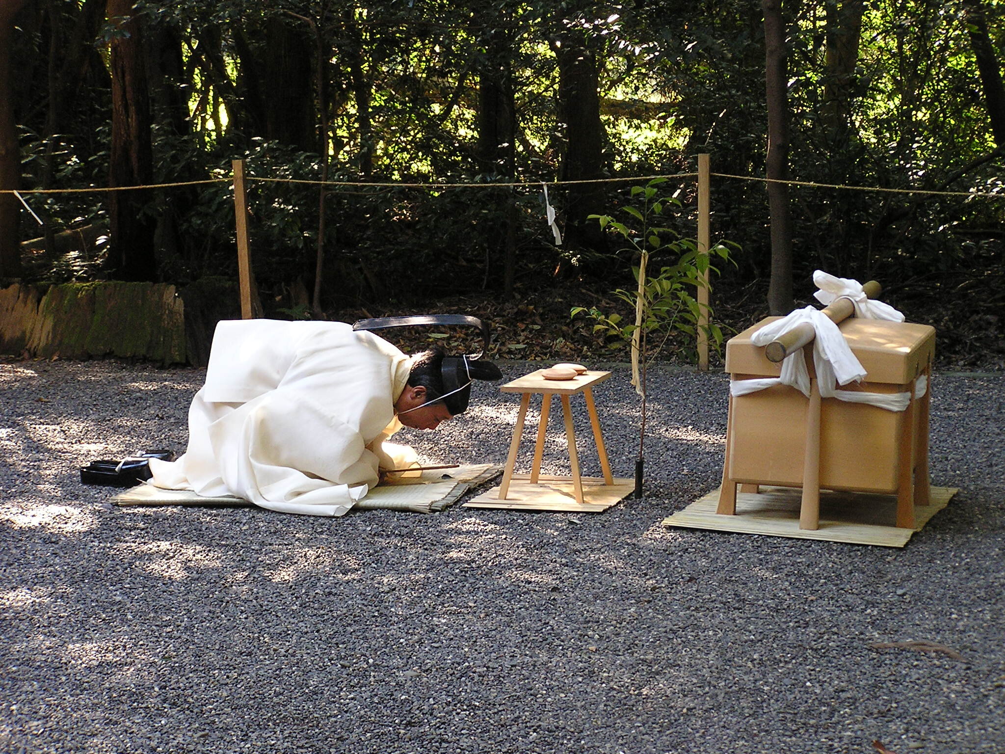 Shinto priests bowing