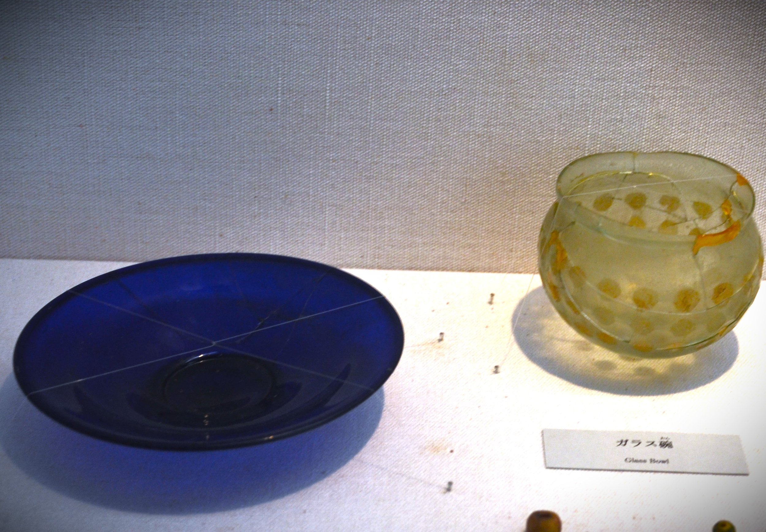 Glass plate and bowl